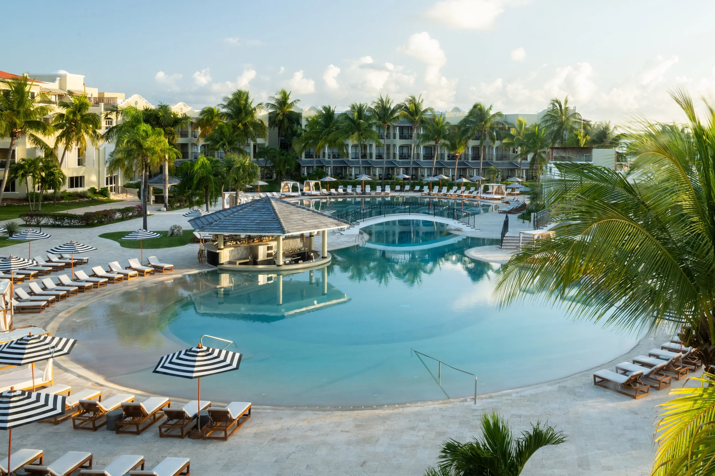 POOL_FROM_PRESIDENTIAL_361_BALCONY_9038-R.jpg