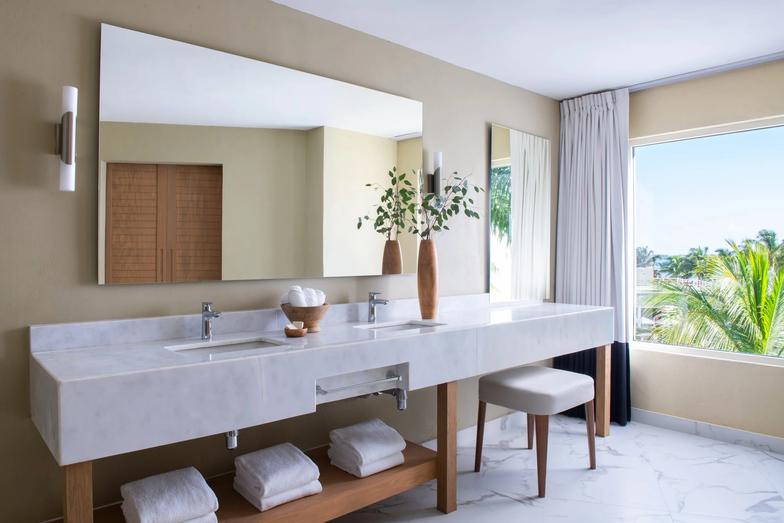 PRESIDENTIAL_SUITE_361_BATHROOM_9181-R.jpg