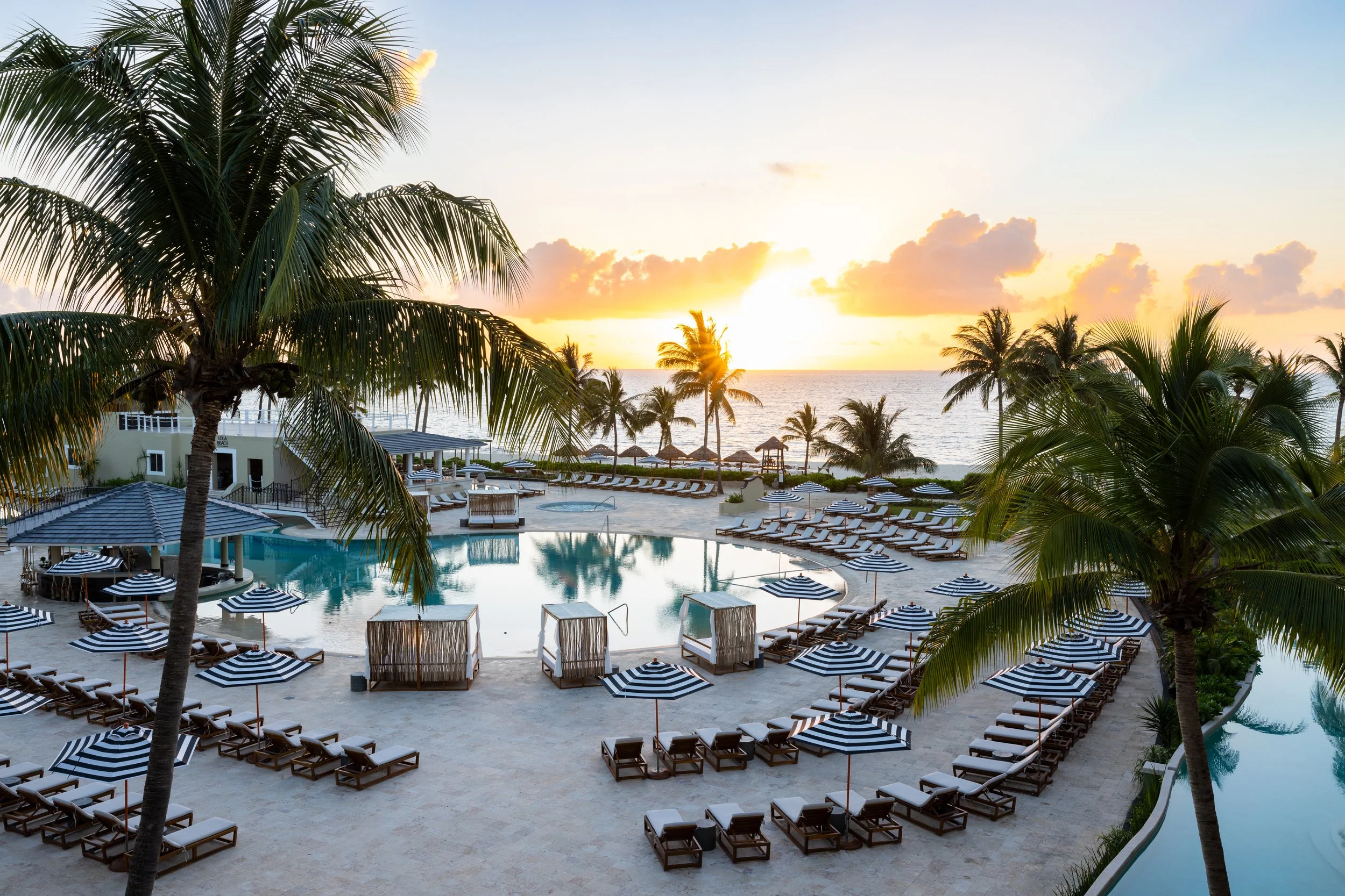 POOL_VIEW_1_RM_3749-R.jpg