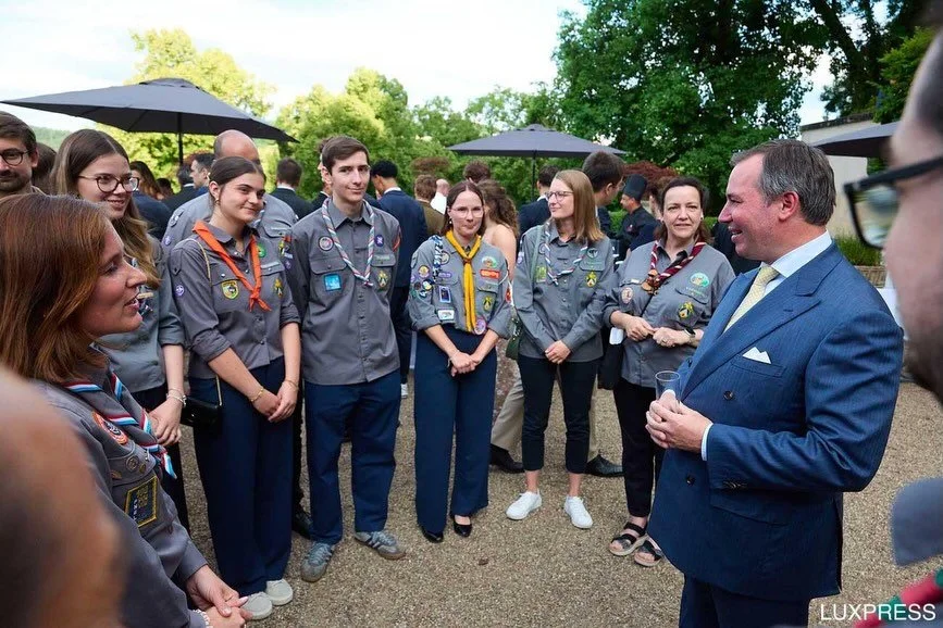 E Panther hat d&rsquo;&Eacute;ier, un der Gaardefeier vum Grand-Duc a vum Chefscout Guillaume um Colmar-Bierg deelzehuelen. D&eacute;i zweet Editioun vun d&euml;sem Joer war ganz der Jugend gewidmet an huet vill engag&eacute;iert Scouten a jonk Leit 