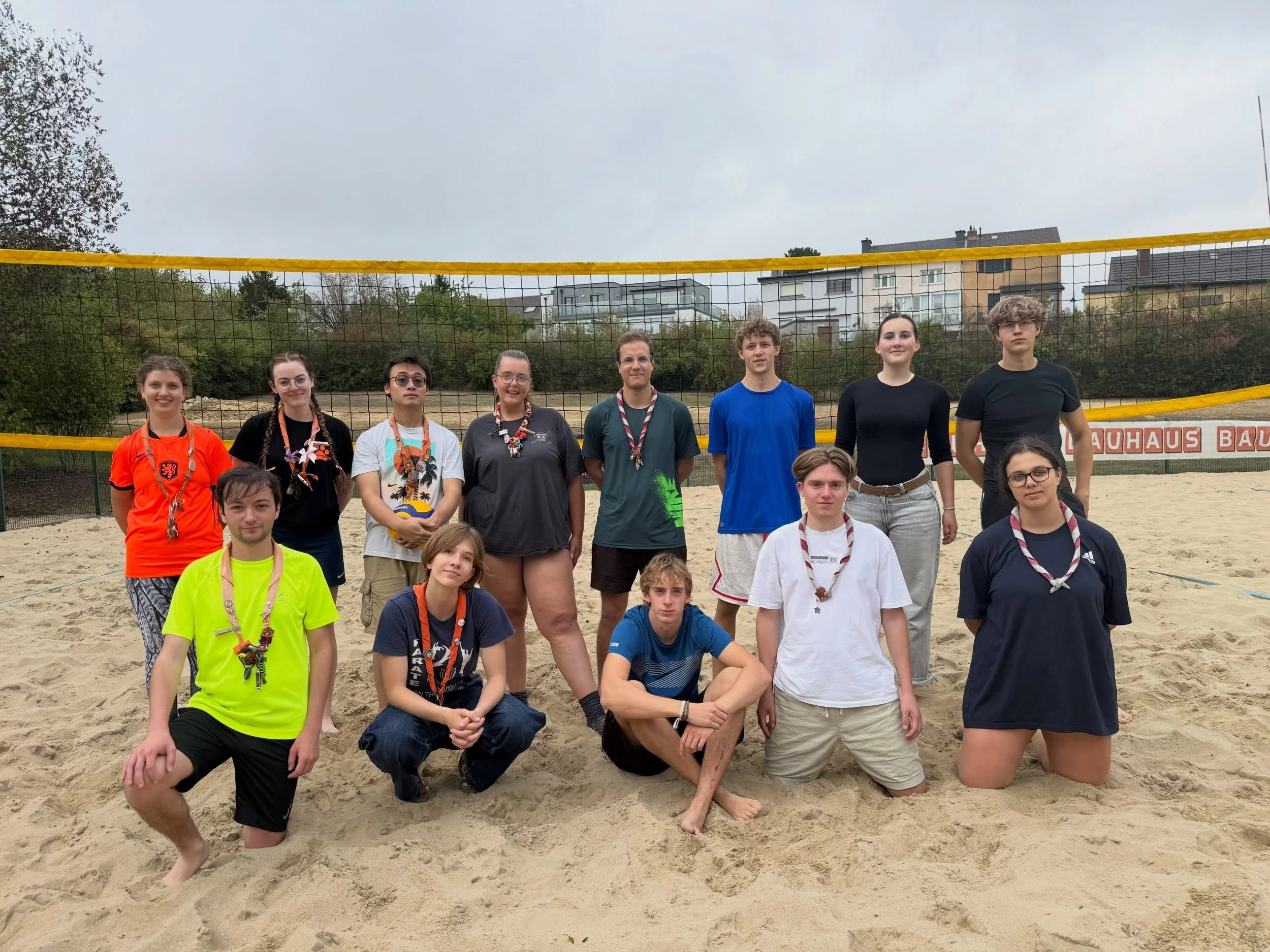Haut de M&euml;tten stoung eisen Beachvolleyball-Tournoi g&eacute;int d&rsquo;Caper Piwitschen um Programm 🏐

D&rsquo;Piwitschen hunn zwar um Pabeier gewonnen&hellip; mee mir w&euml;ssen alleguer: Pantheren hun eigentlech gewonnen ;)
Merci fir dee f
