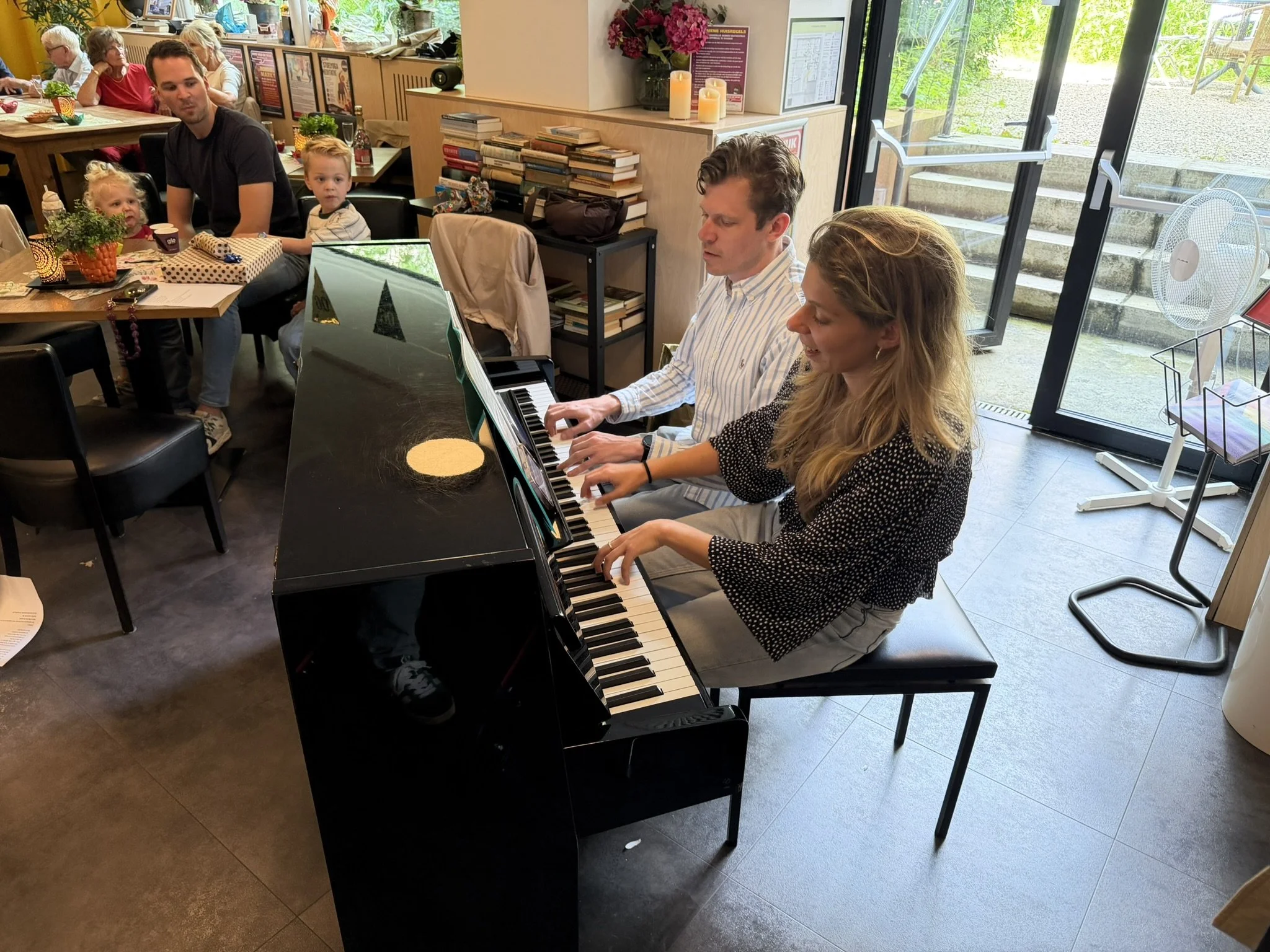 24_stef-and-anouk-at-the-piano.JPEG