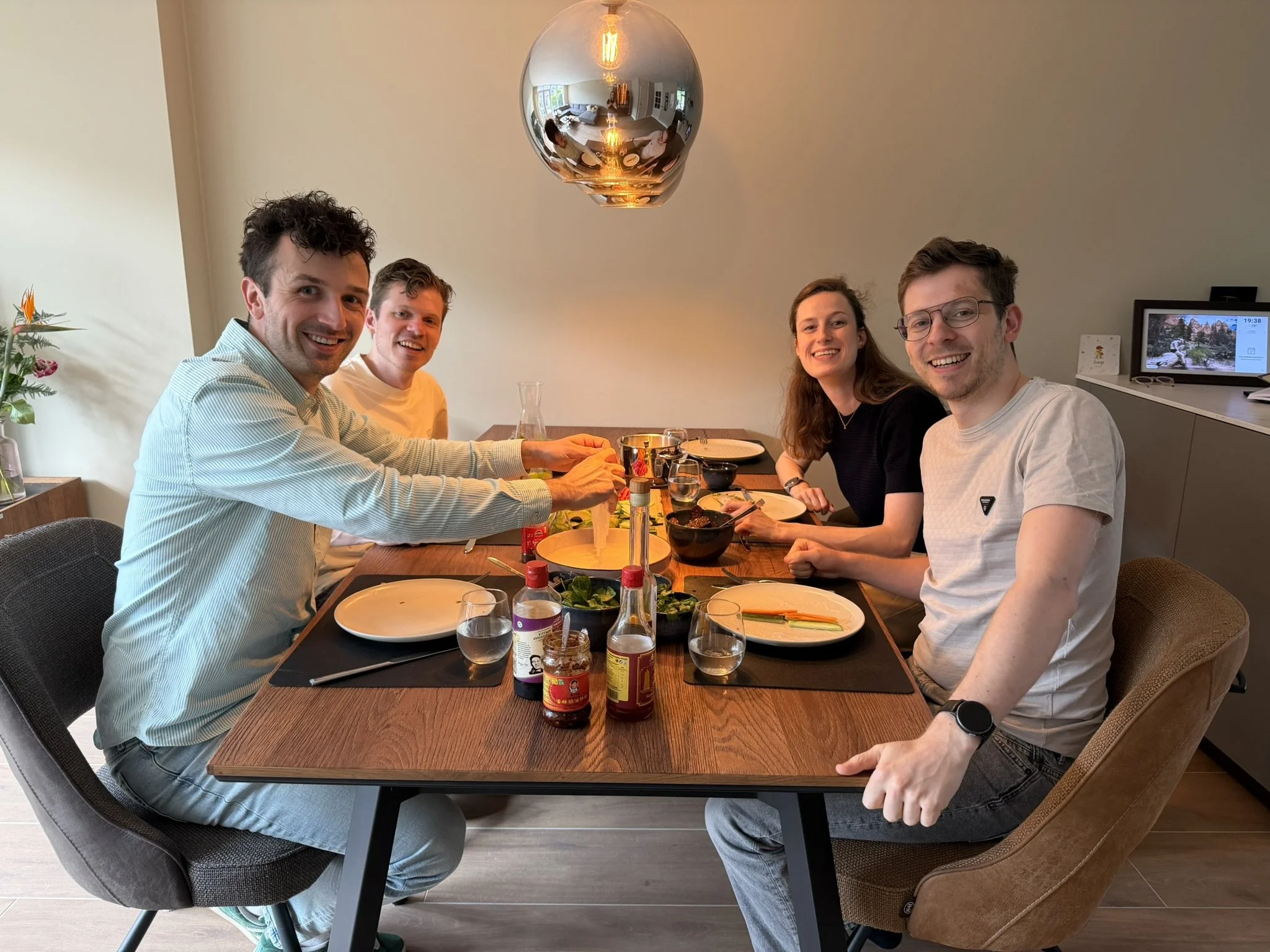 08_dinner-with-friends-at-home.JPEG