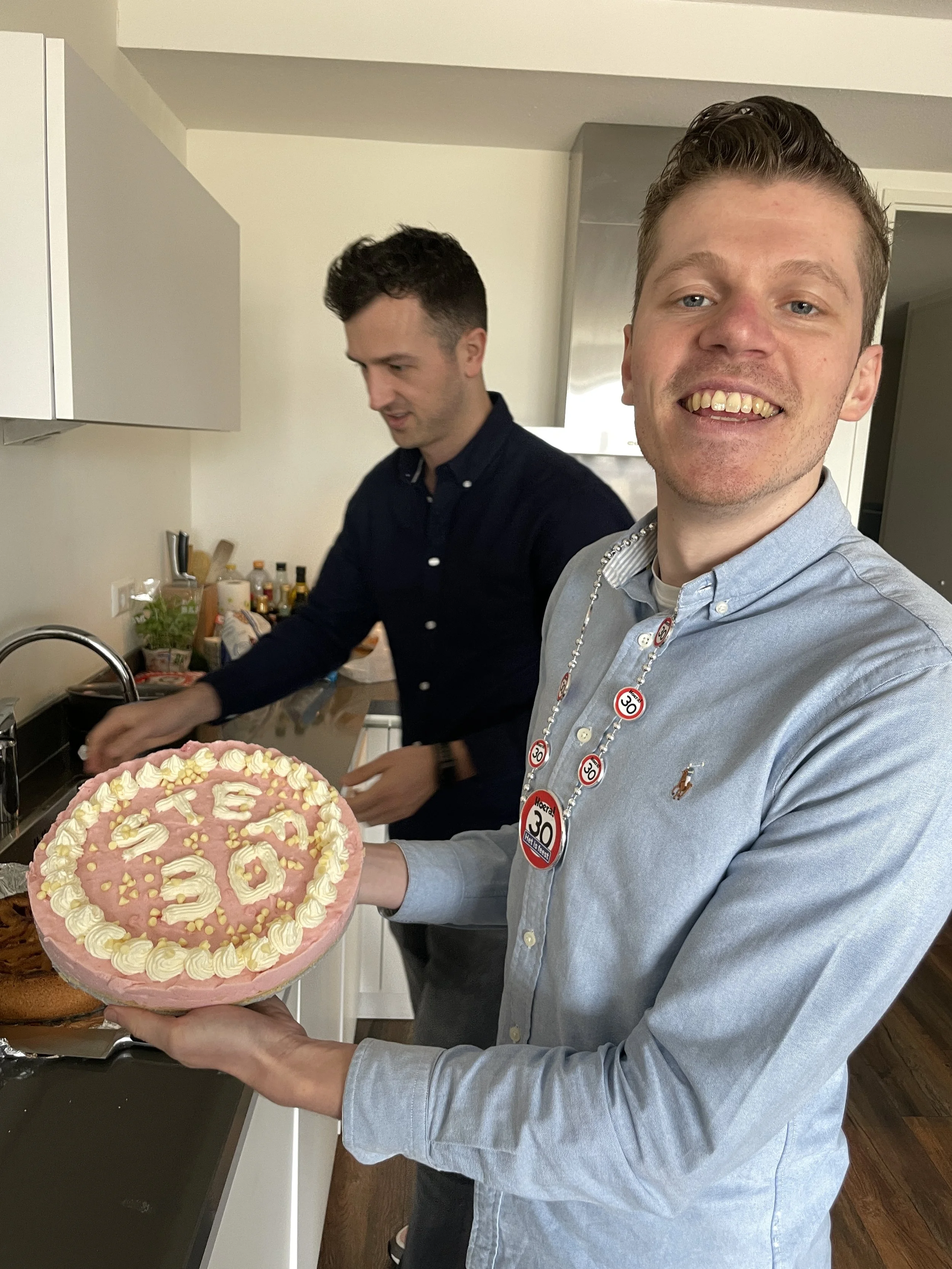 09_stef-30th-birthday-cake.JPG