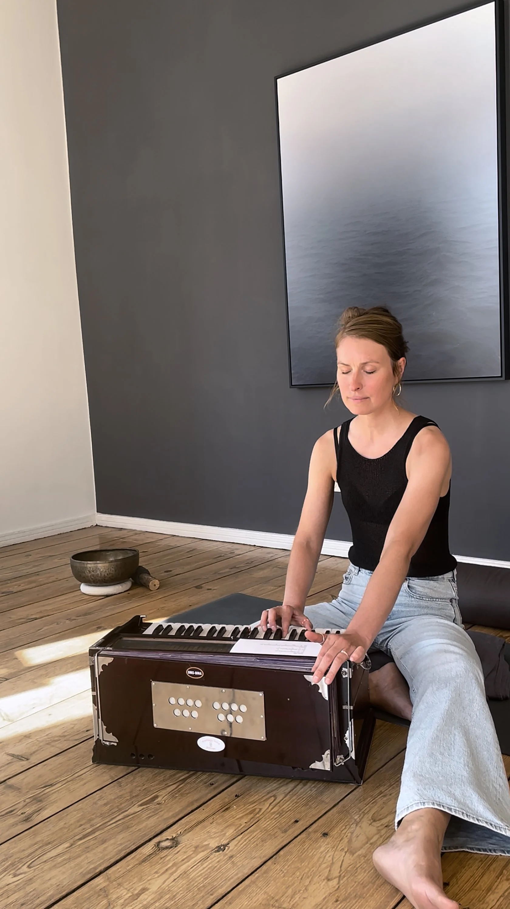 Playing Harmonium Annika Nagel