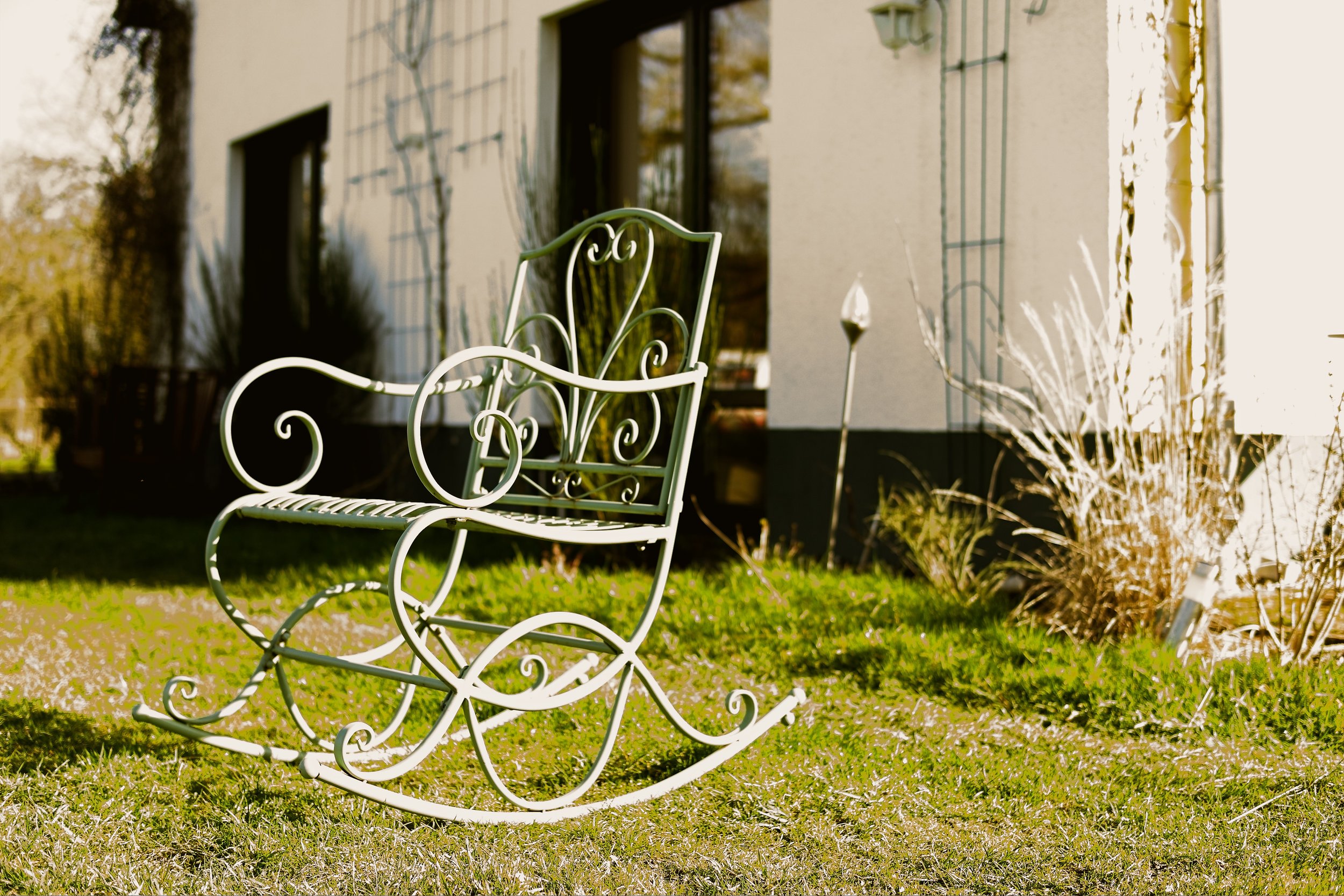 Sitzgelegenheiten am Holunderhof