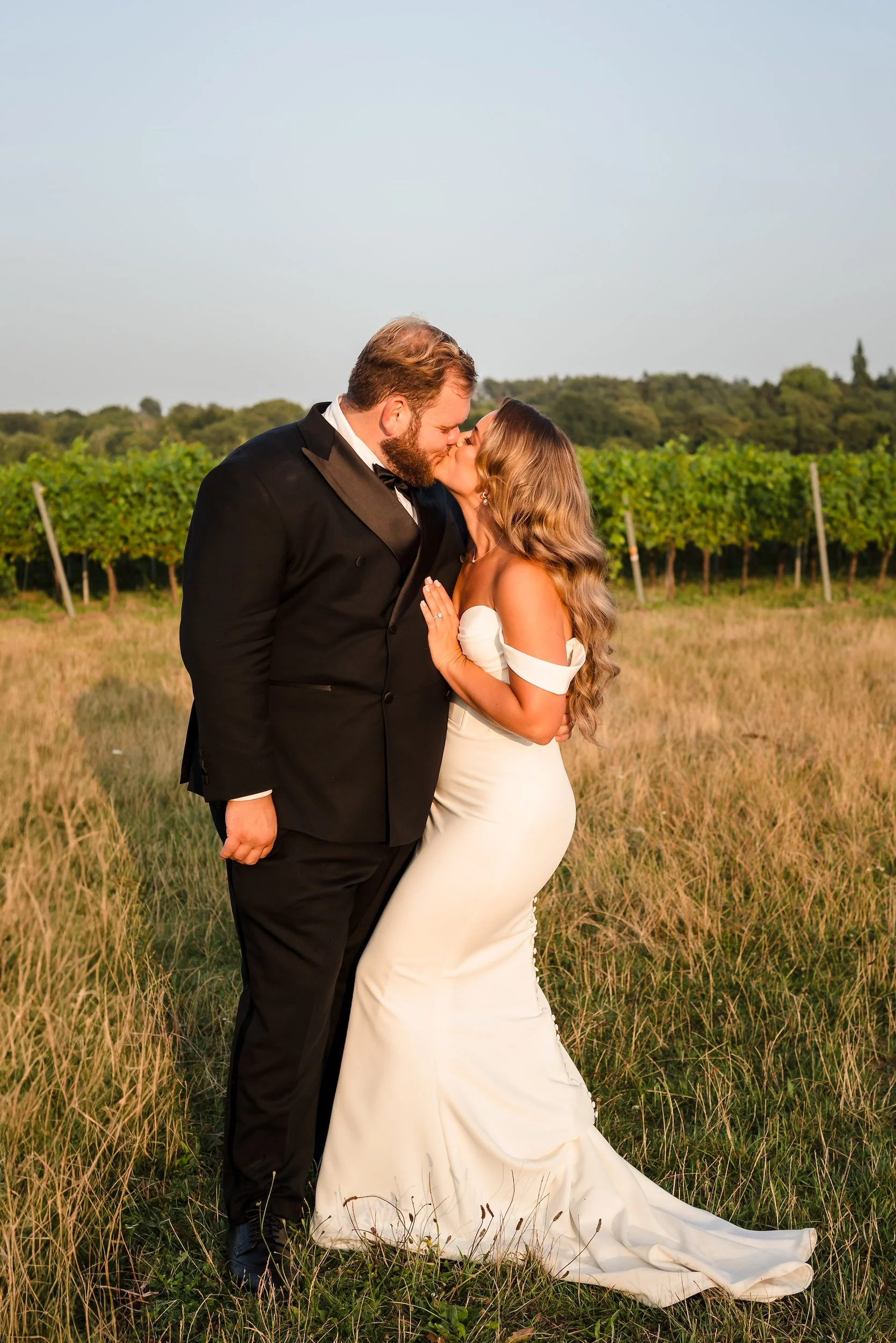 Squerryes_Court_Wedding_Bride_Groom_Kiss.jpg