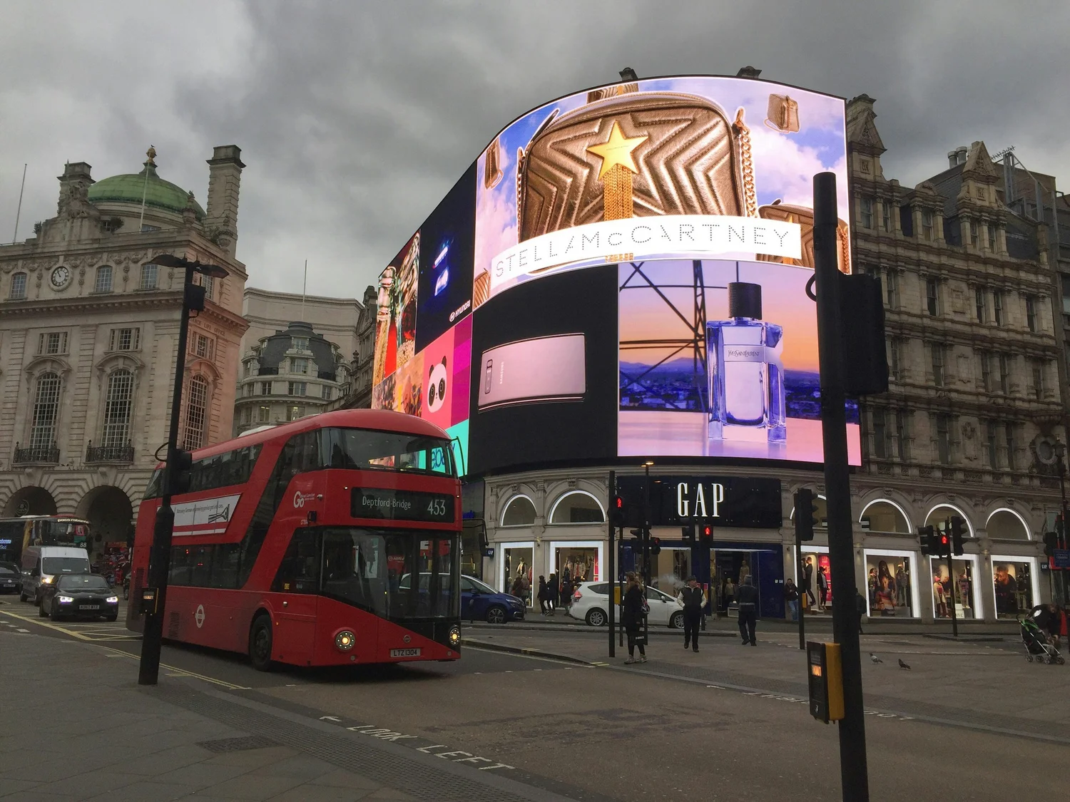 What is OOH in Advertising? A Complete Guide — placebased