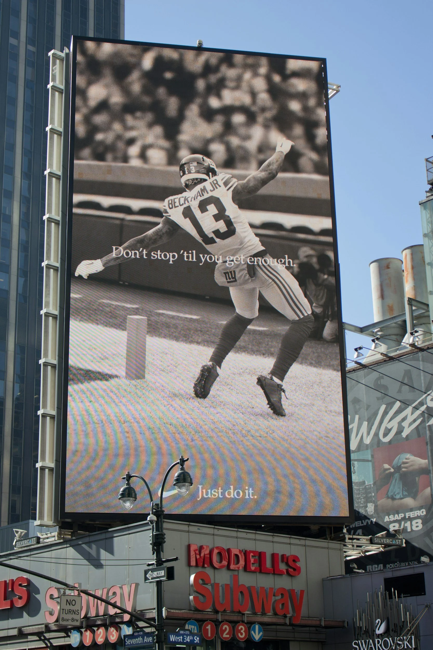 Who Offers Location-Based Targeting for Digital Billboard Networks?