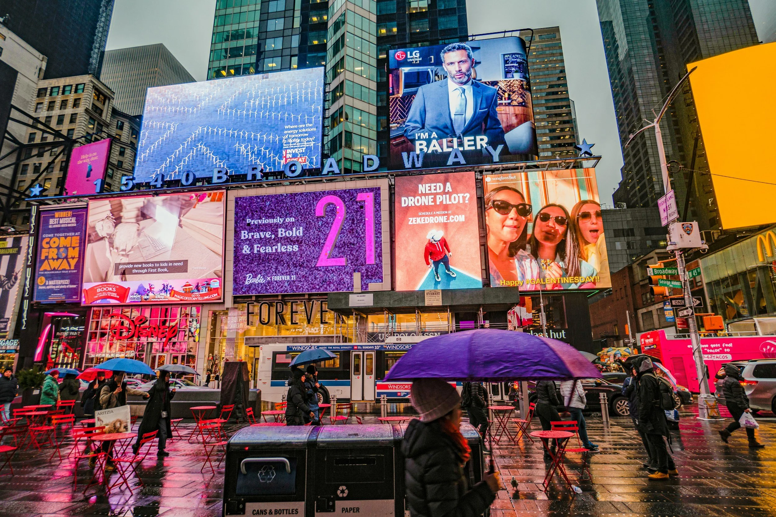 How to Buy DOOH Advertising: A Complete Guide to Programmatic and Direct Buys