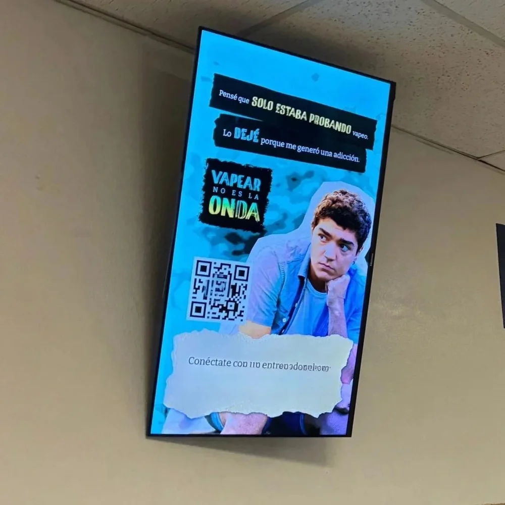Spanish-language health message on a community center screen