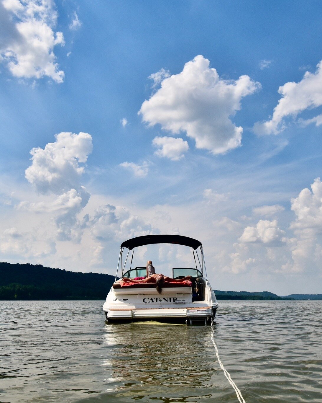 From kayak, powerboat, sailboat, to paddlewheller... there are plenty of ways to enjoy being on the water! Do you have a favorite?⛵🛶🚣

📸 @susangriffinward 
#ohioriverway #ohioriver #powerboating #kayaking