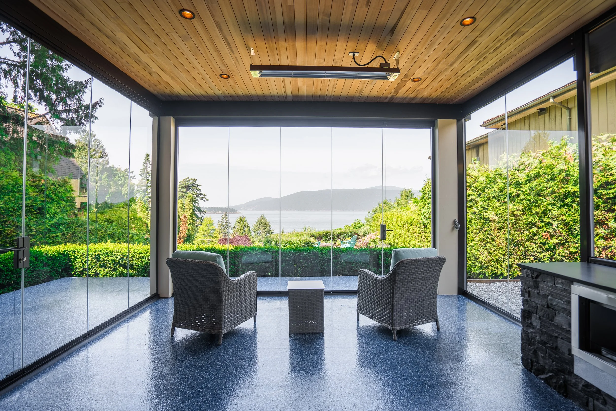 Backyard Patio Glass Walls (28).jpg