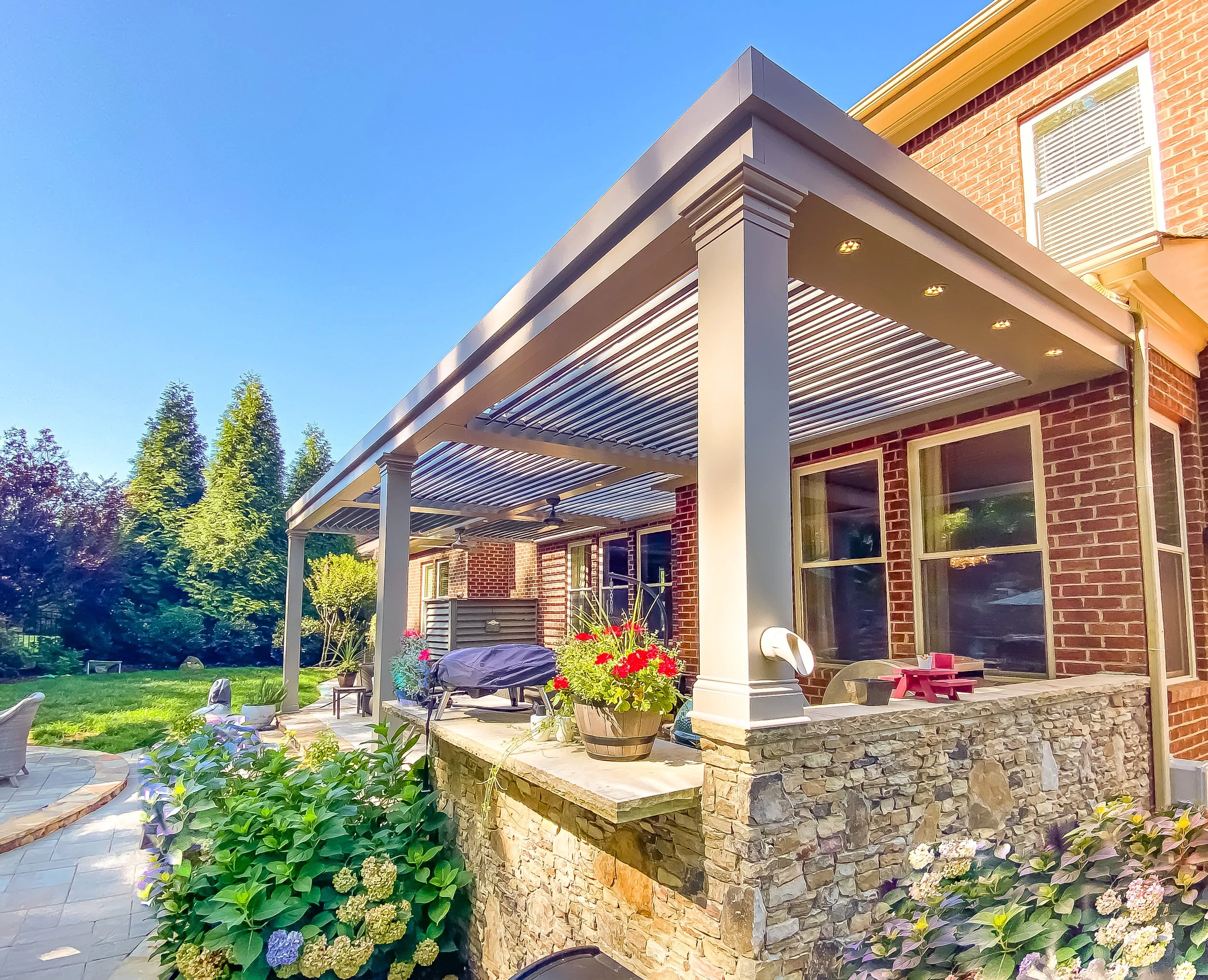 Raymond pergola 2-2.jpg