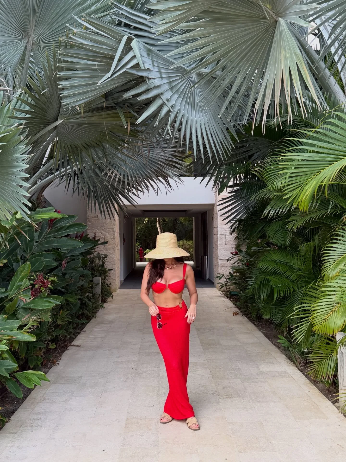 almost didn&rsquo;t pack this pool day &lsquo;fit 👀 🌶️ 

comment RED for links to shop 🔗 
.
.
.
#resortstyle #vacationoutfit #vacationstyle #swimsuitseason #poolstyle