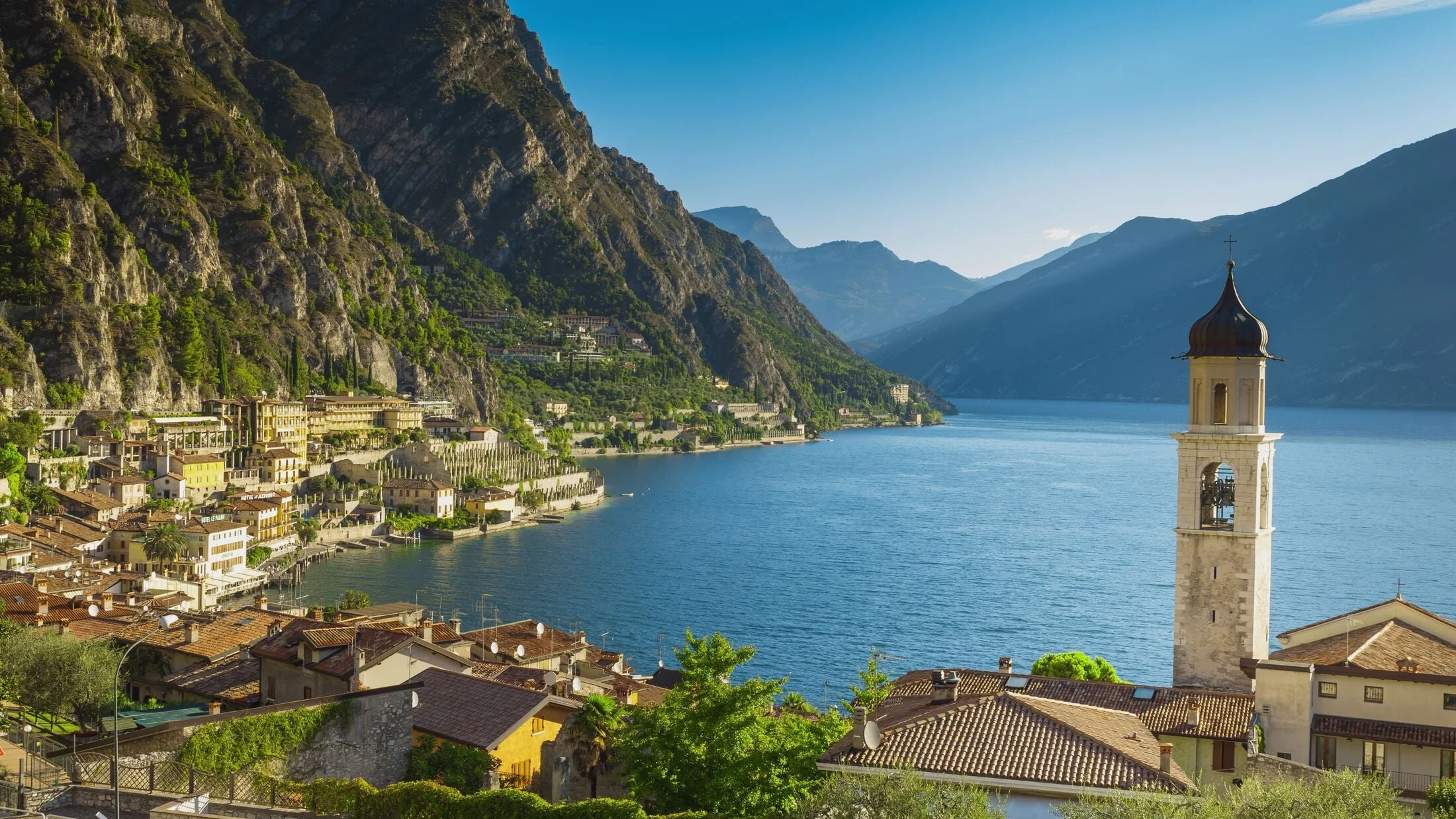Lake-Garda-2023-Church-Tower-Shutterstock-260716625-Hybris.jpg
