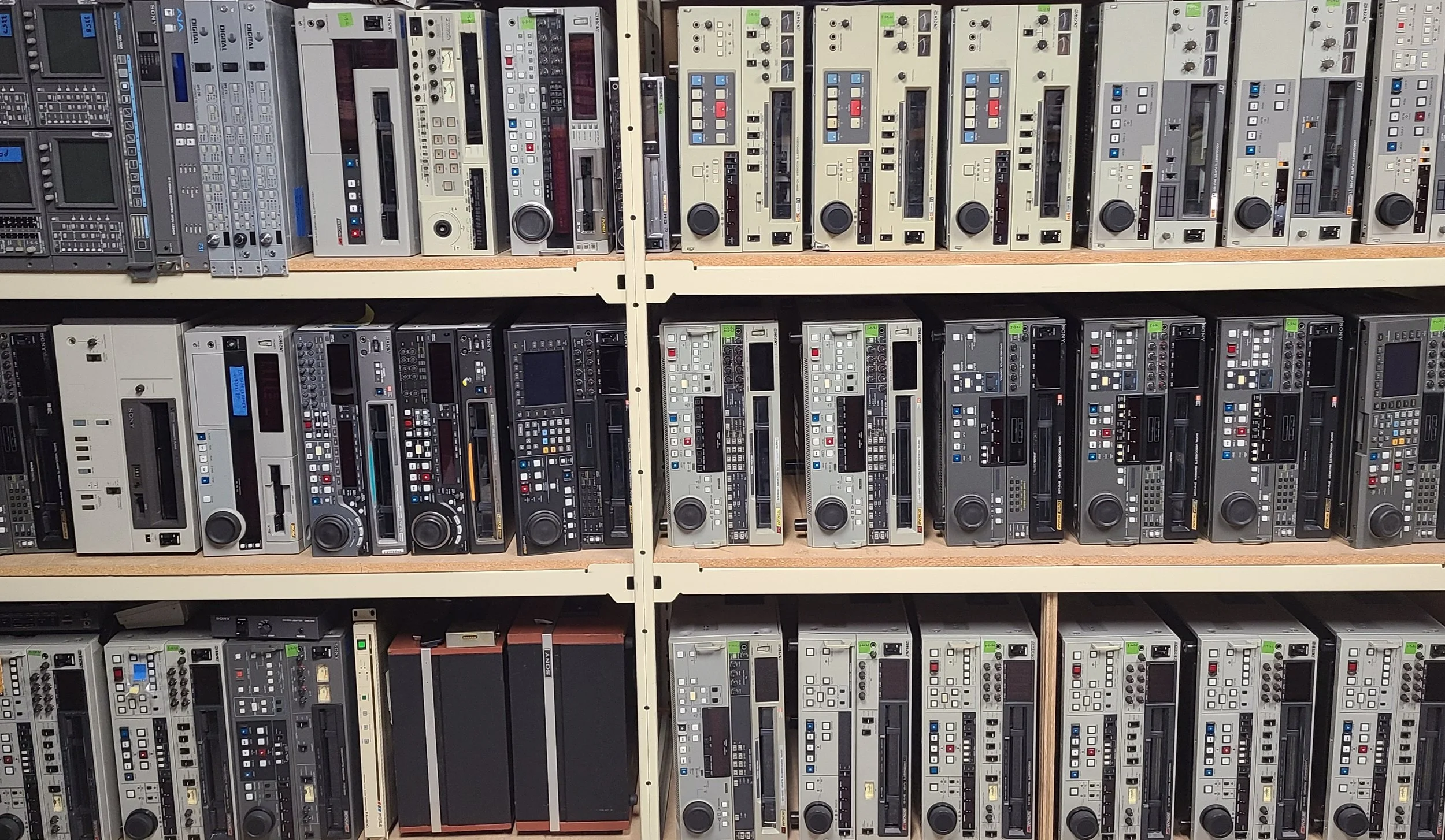 Video tape digitizing services for professional and broadcast markets