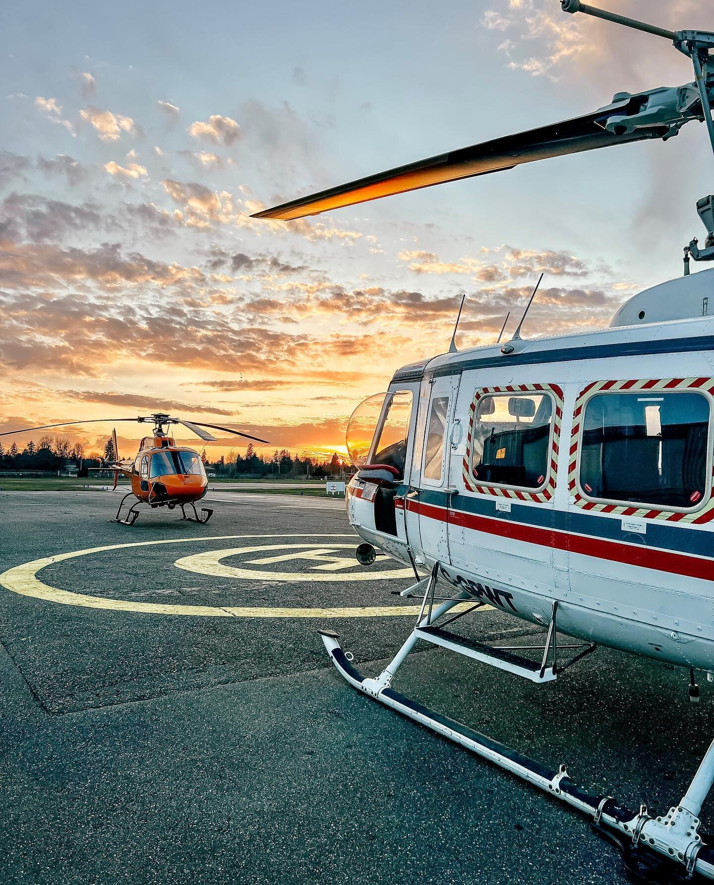 A beautiful evening at Langley Regional Airport (the location of TRK Helicopters&rsquo; head office 😄) 

#helicopter #langleytownship #langleytourism #as350 #bellhelicopter 

Photo cred 📸 @lkren86