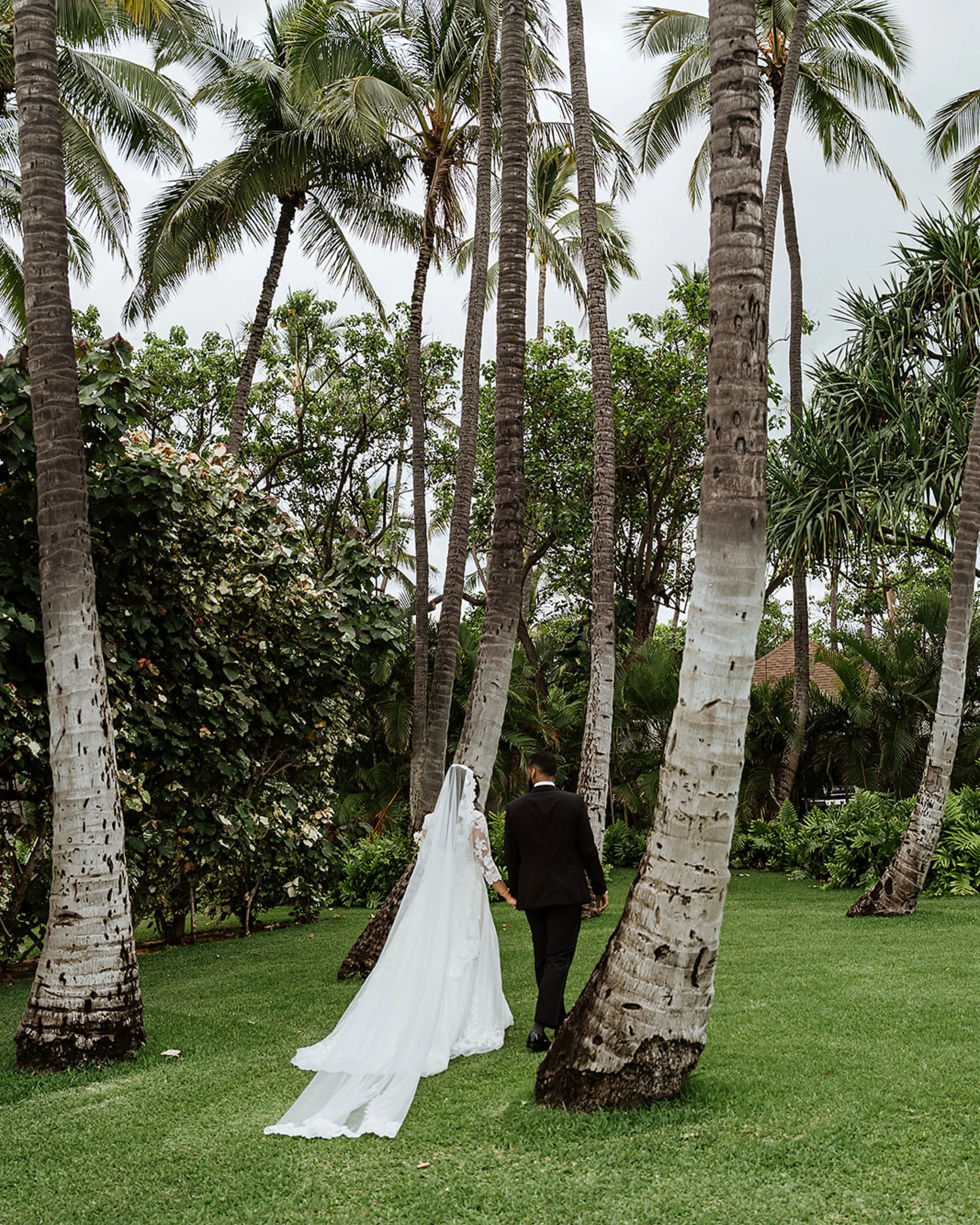 Sweet moments from J&amp;E&rsquo;s wedding sneak peeks on Oahu. So full of color, love, laughter, and one of the most beautiful sunsets! 🌅🌴

Vendor team:
Photography: @brittneycouture 
Videography: @markaristafilms 
Planner / Coordinator: @leighand