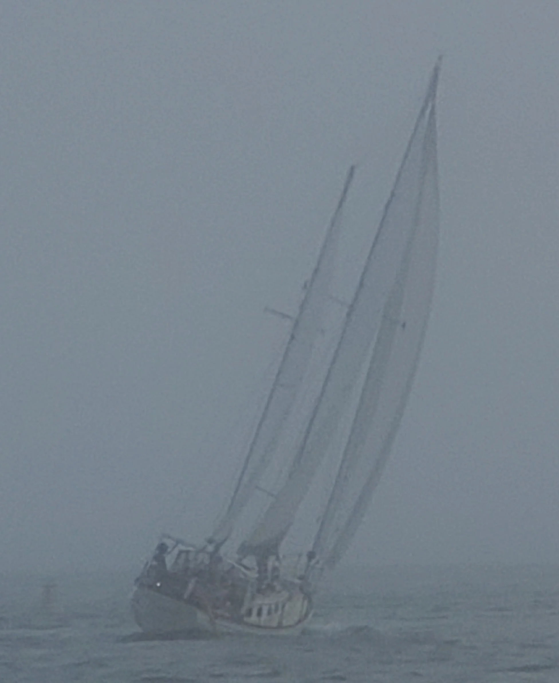 &ldquo;Ghost Hannah&rdquo; 🤍 One of @spindrift_yogi &lsquo;s students happened to capture this amazing shot of Hannah gliding out through the fog last weekend. Thanks, Joanne!

#chathamfog
#lovewhereyoulive (&amp; we do!)
@chathamcapecodma
