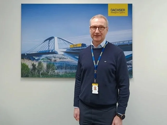 Tampereen Aikuiskoulutuskeskus -opiskelijatarina JYET-tutkinnon suorittaneesta Petri Palosta, joka on logistiikka-alan yrityksen DACHSERin aluejohtaja.