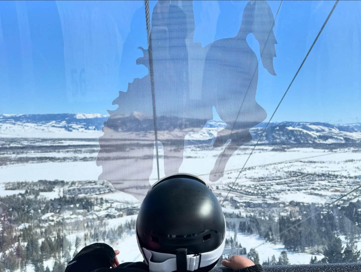 You don&rsquo;t have to be a black diamond skier to book the black diamond family &hellip; you just have to know where to go.  Happy to see these San Diego Spring Breakers sending it in Jackson! 

#jacksonhole #jacksonholewyoming #skitouring #corbets