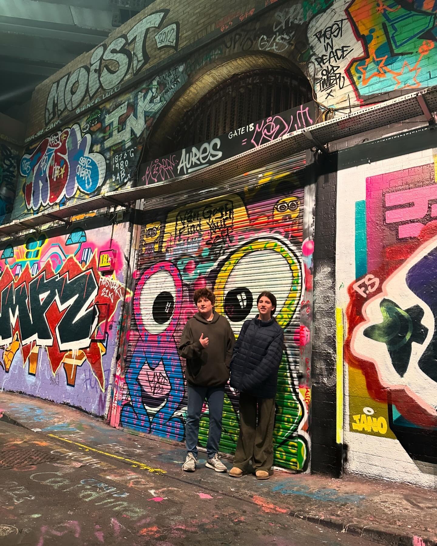One of our fave finds in London: an ally filled with graffiti hiding a board game cafe. What&rsquo;s not to love? 

#waterloo #draughtwaterloo #boardgames #graffiti