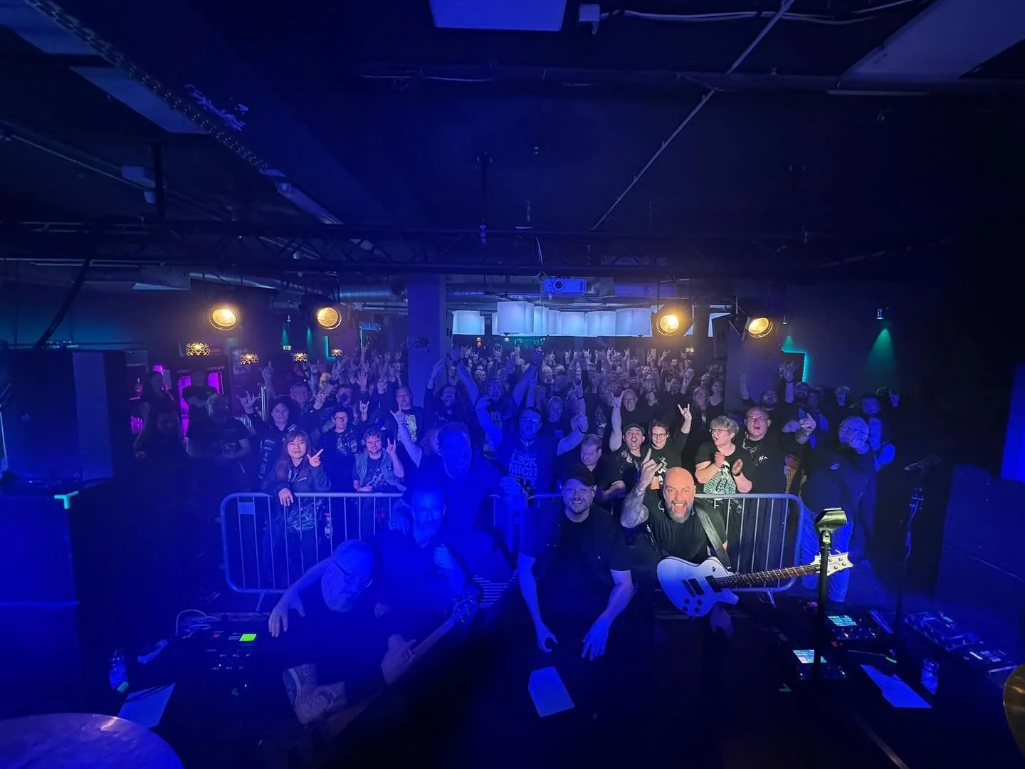 @kulturwerk_herford was war das denn f&uuml;r ein geiler Tourabschluss. Volle H&uuml;tte und mega Stimmung. Wir sind total fertig.

VIELEN DANK ❤️

Next show: 18.10. TRAVAILS Releaseshow daheim in Neunkirchen @stummschereithalle. Mit dabei sind @gods