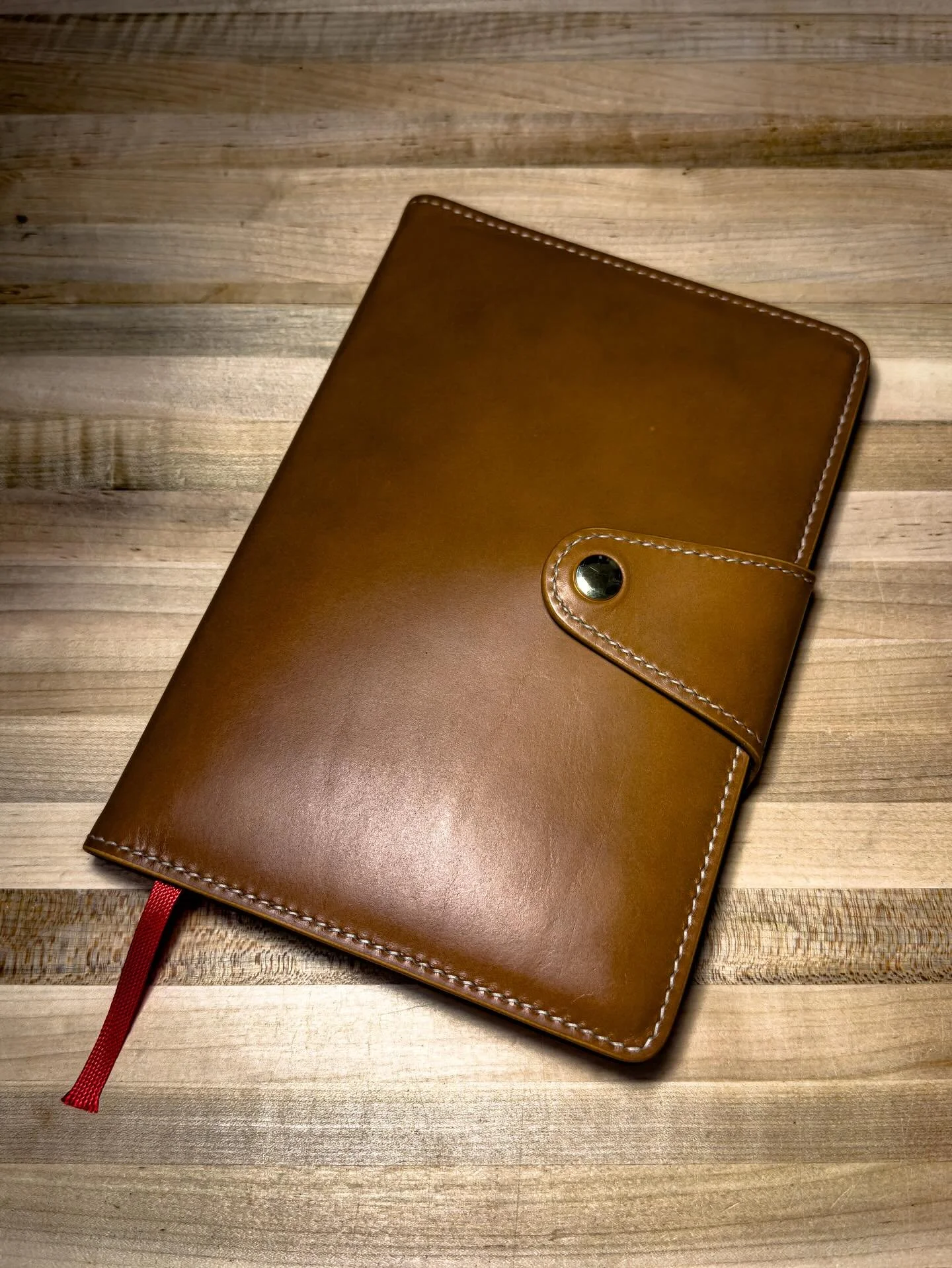 ||JOURNAL||
&bull;
Journal V.1 - Small.
~ Conceria La Perla Azzurra - Dakota, Tramonto.
~ Saddle Stitching - Ritza Tiger Thread, Cream.
~ Magnetic Snap.
~ Multistage Edge Burnishing Process.
~ Black n&rsquo; Red Notebook Insert - Small.
~ Dimensions: