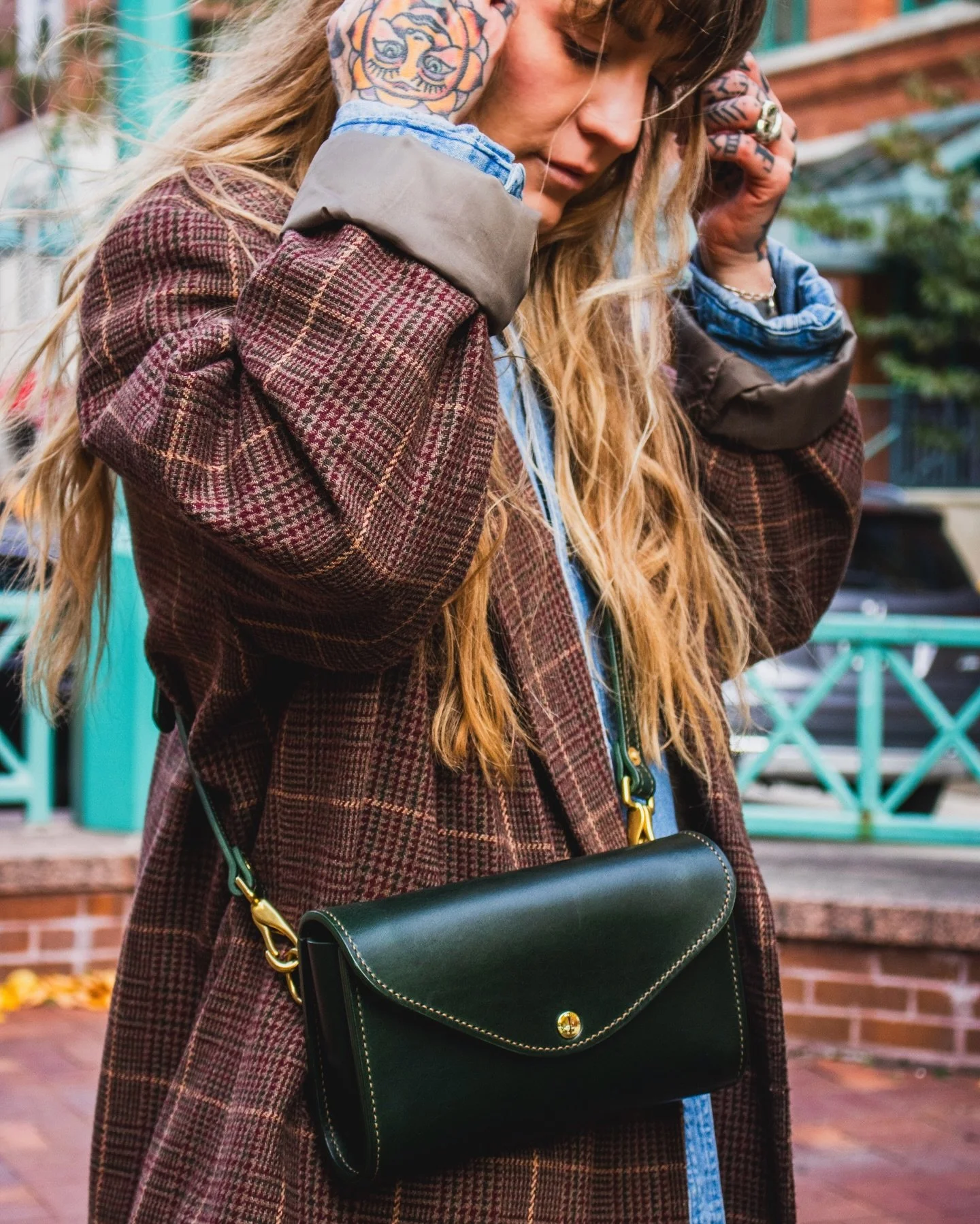 ||SLING||
&bull;
Meet The Wayfarer Sling.
A new addition to the Honeybee Leatherworks family&mdash;designed for wandering city streets with intention and ease.

Minimal in form, rich in detail, The Wayfarer was created to move with you. Wear it slung