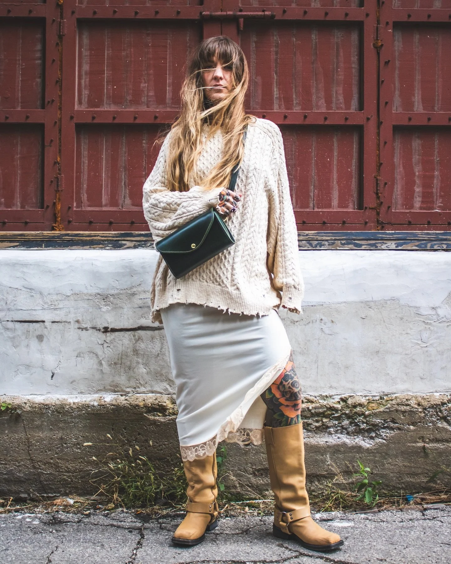 ||SLING||
&bull;
The Wayfarer Sling is made for the long haul.
A piece that belongs in every layer of the city &mdash; from sunlit storefronts to shadowed alleys.

Carry it long enough, and it becomes part of your story.
&bull;
The Wayfarer Sling V.1