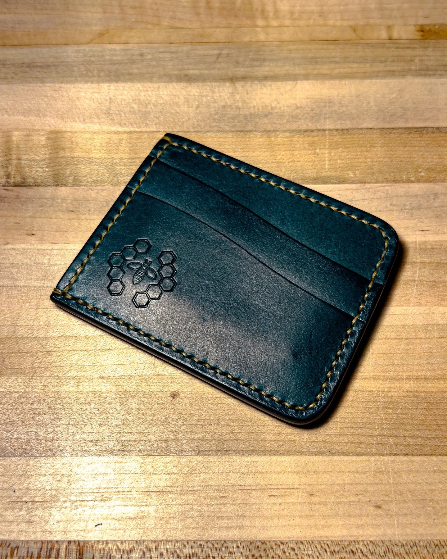 ||HORIZONTAL WALLET||
&bull;
Horizontal Slim Wallet V.1 - 5 Pocket.
~ MPG Industria Conciaria - Graffiti, Teal.
~ Saddle Stitching - Ritza Tiger Thread, Colonial.
~ Multistage Edge Burnishing Process.
&bull;
&bull;
&bull;
&bull;
&bull;
&bull;
#honeyb