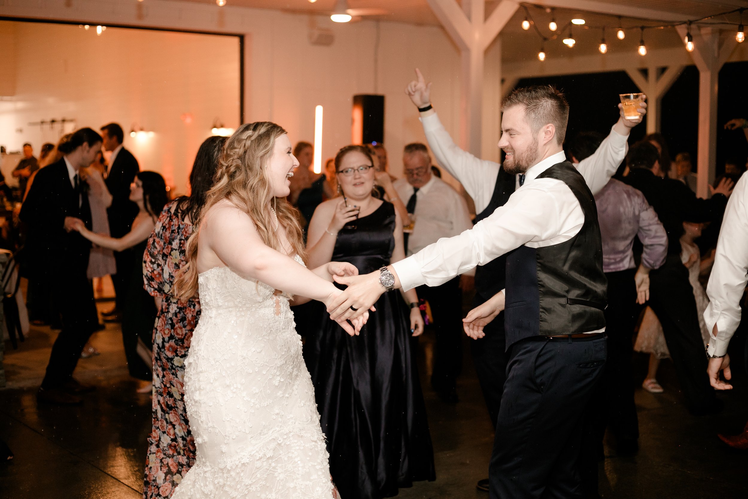 wedding-couple-dancing.jpg