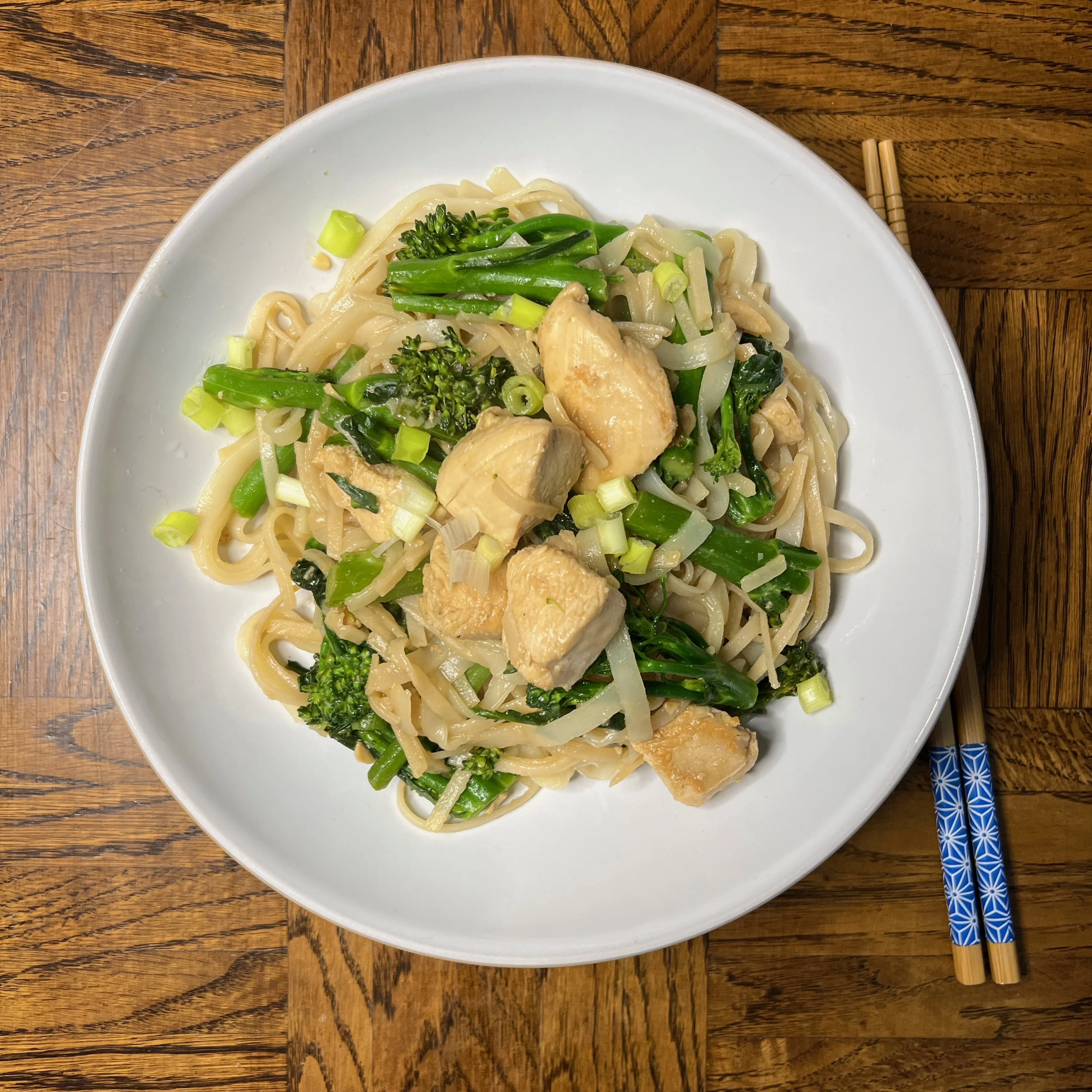 Garlic Chicken and Broccoli Rice Noodle Stir Fry — GFKitchen.London