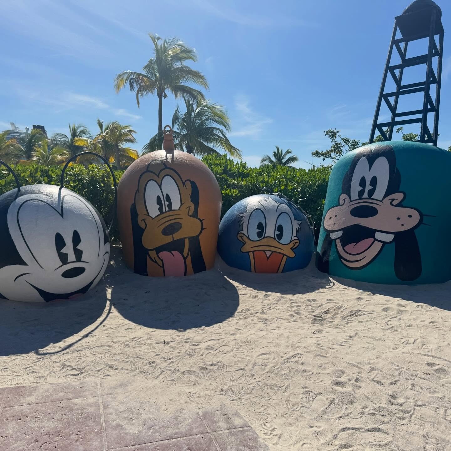 Maiden Voyage magic, part two! ✨

We&rsquo;re back aboard the @disneycruiseline Destiny for the 2nd half of our Maiden Voyage &mdash; and this ship just keeps delivering. From a Hercules-themed stateroom and jaw-dropping onboard art to villain encoun