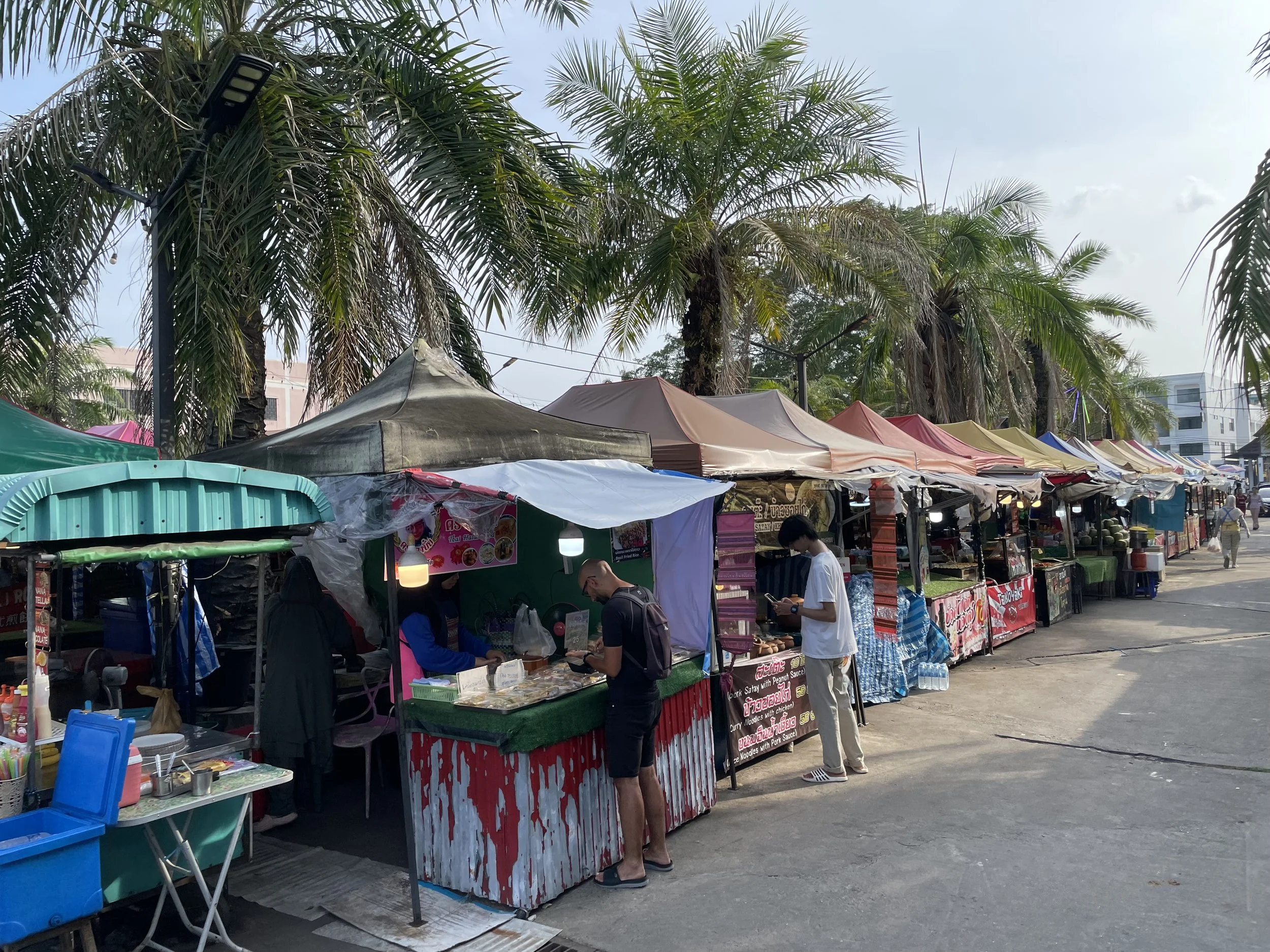 You are never far away from street food and markets. 