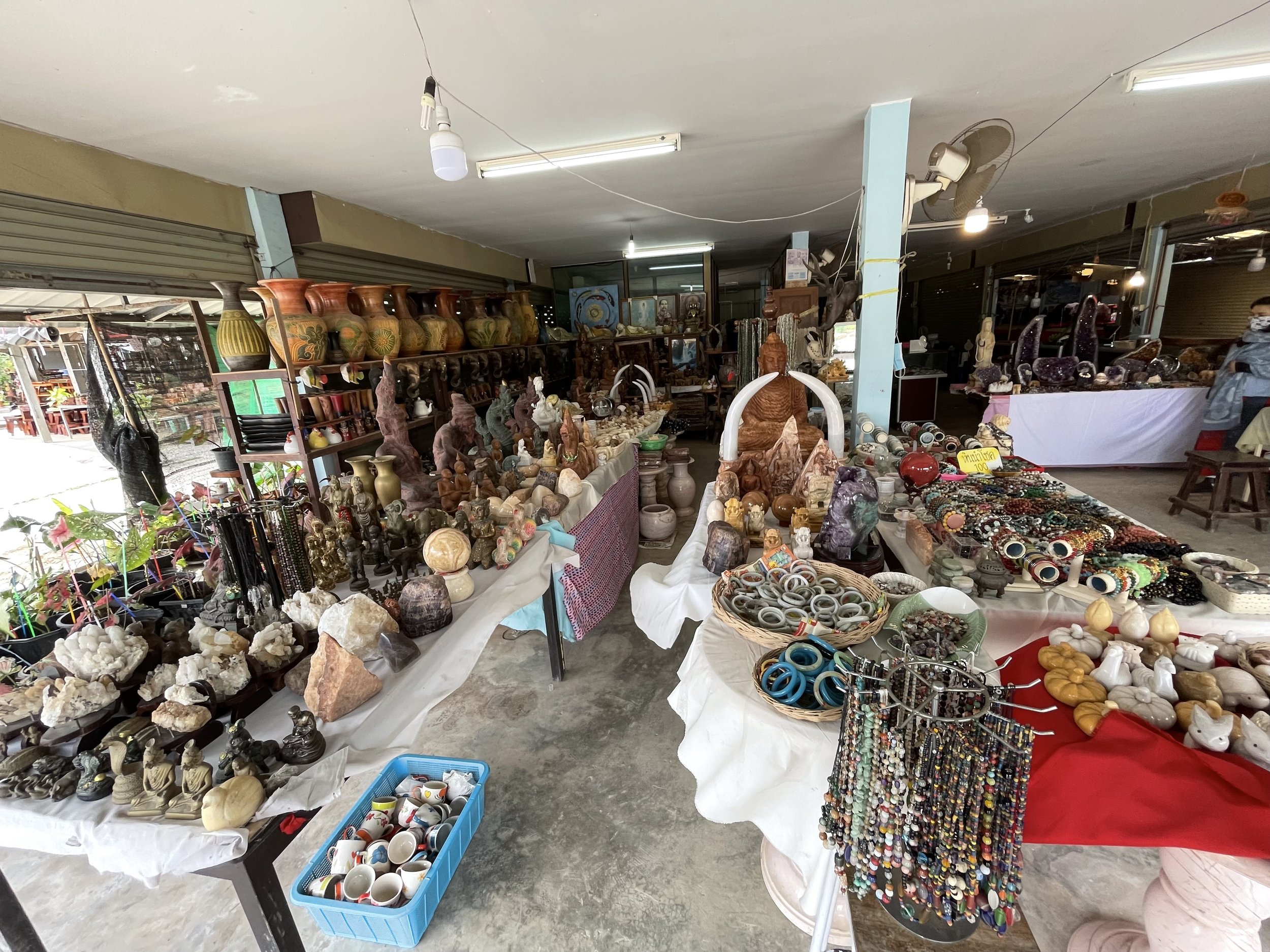 Talad Dan Sing Khon Border Market, next to Myanmar border. 