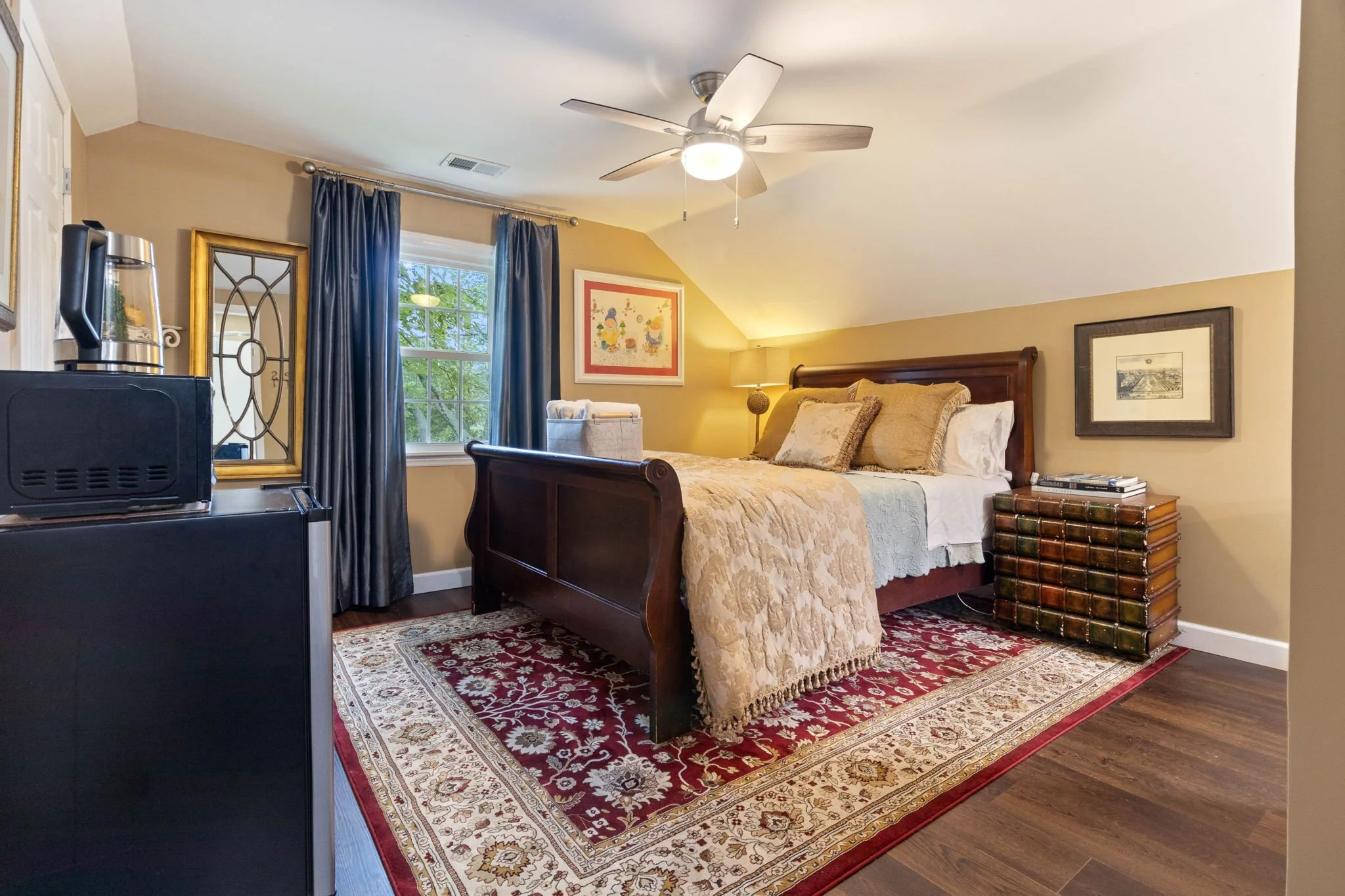 Two private rooms with in-room fridge & microwave and exclusive Jack-and-Jill bathroom near UNCG Greensboro – Your Mom’s Place rental