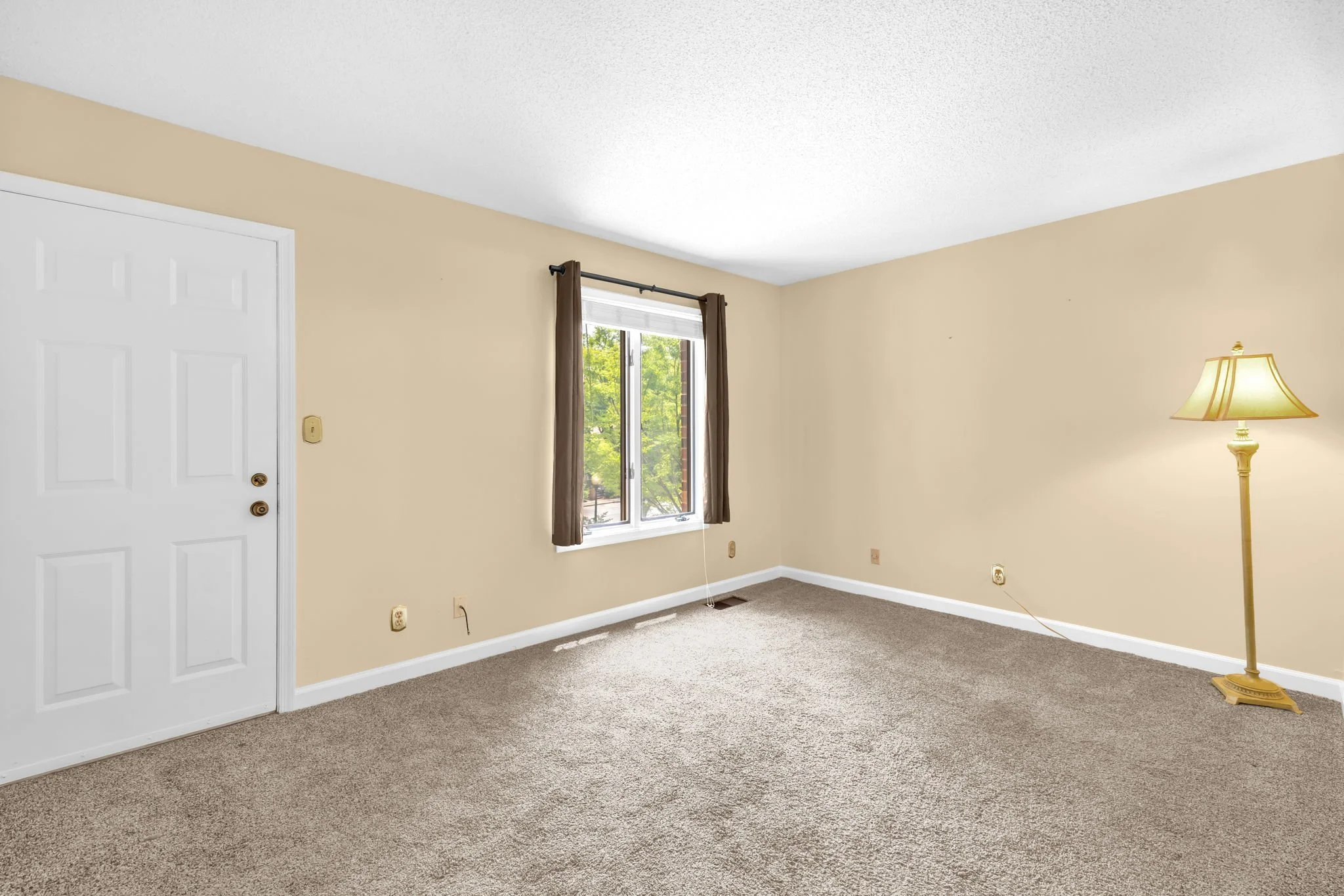 5-web-or-mls-Front Porch-5.jpg