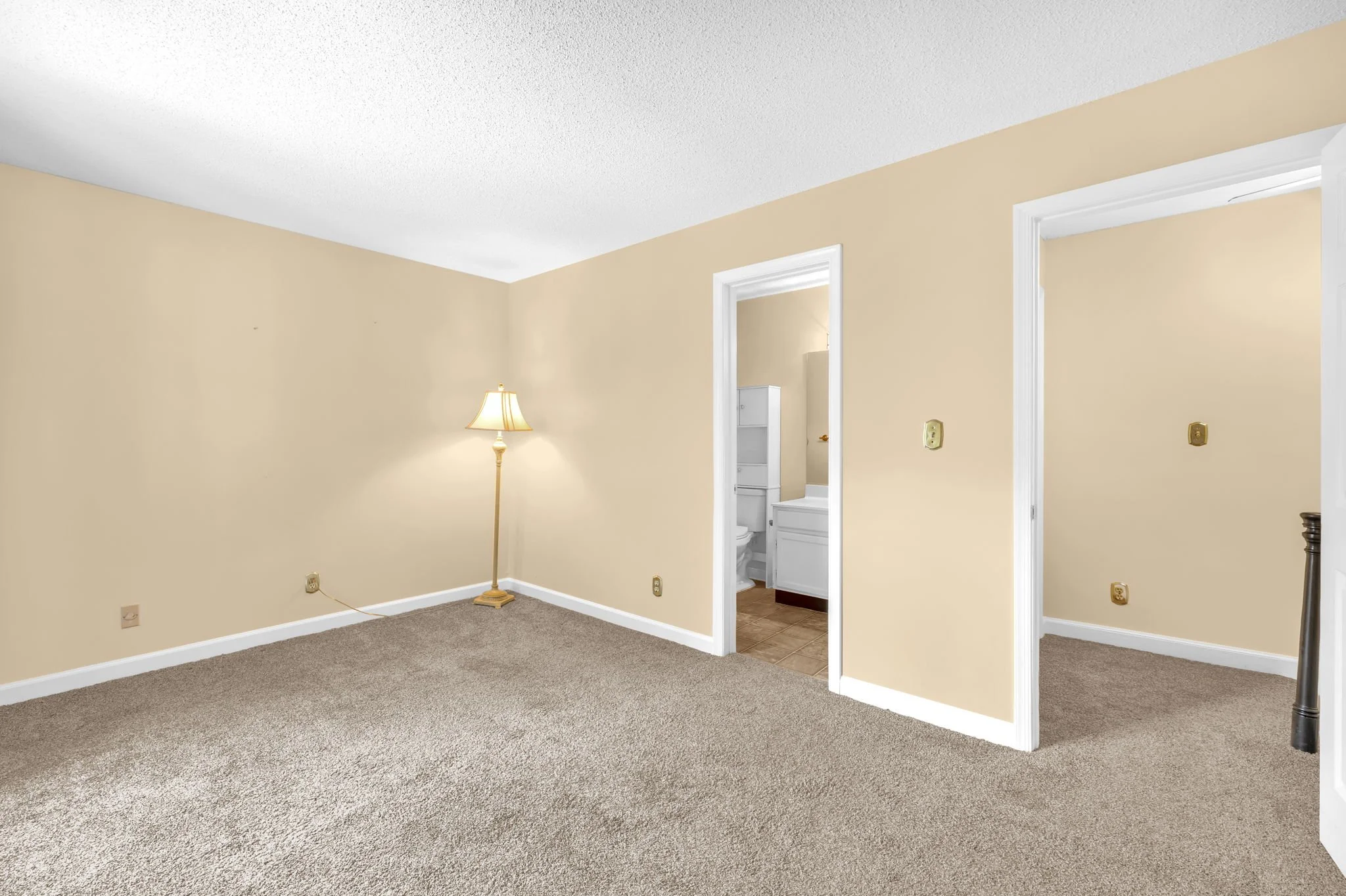 6-web-or-mls-Front Porch-6.jpg