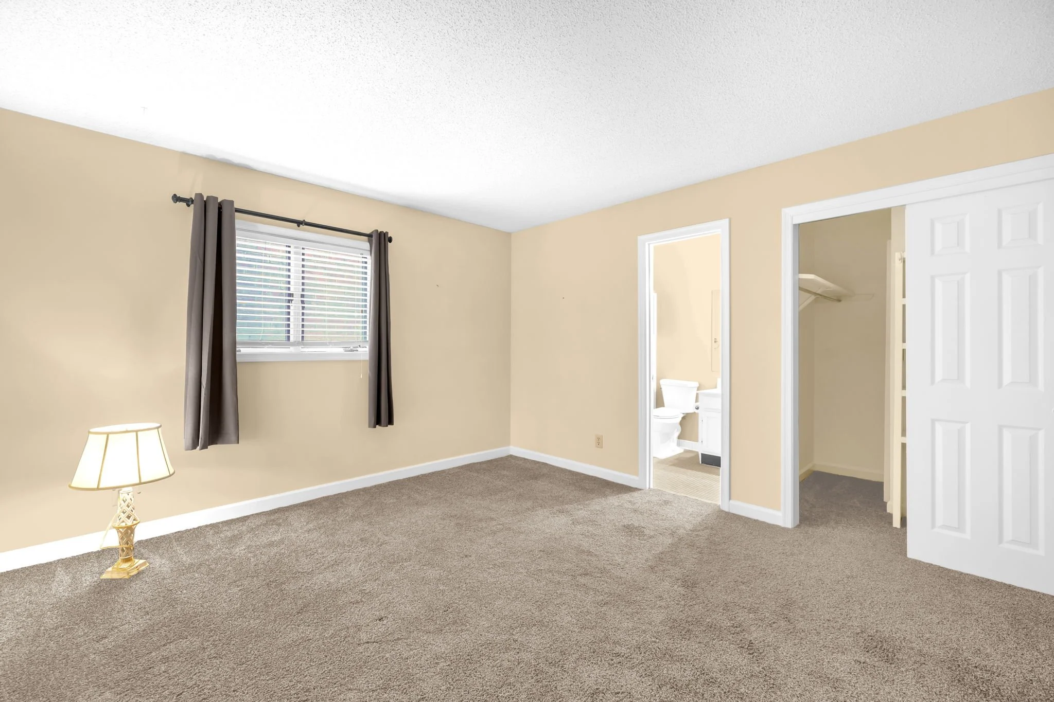 9-web-or-mls-Front Porch-9.jpg