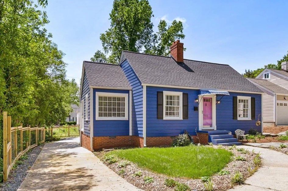 Charming book-themed 2BR cottage walkable to UNCG and downtown Greensboro – Library of Ivy & Ellie short-term rental