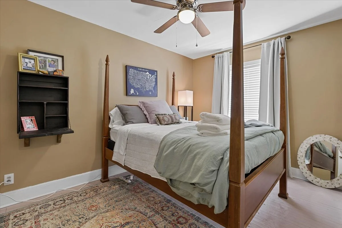 Downstairs bedroom with Queen bed & 100% cotton linens