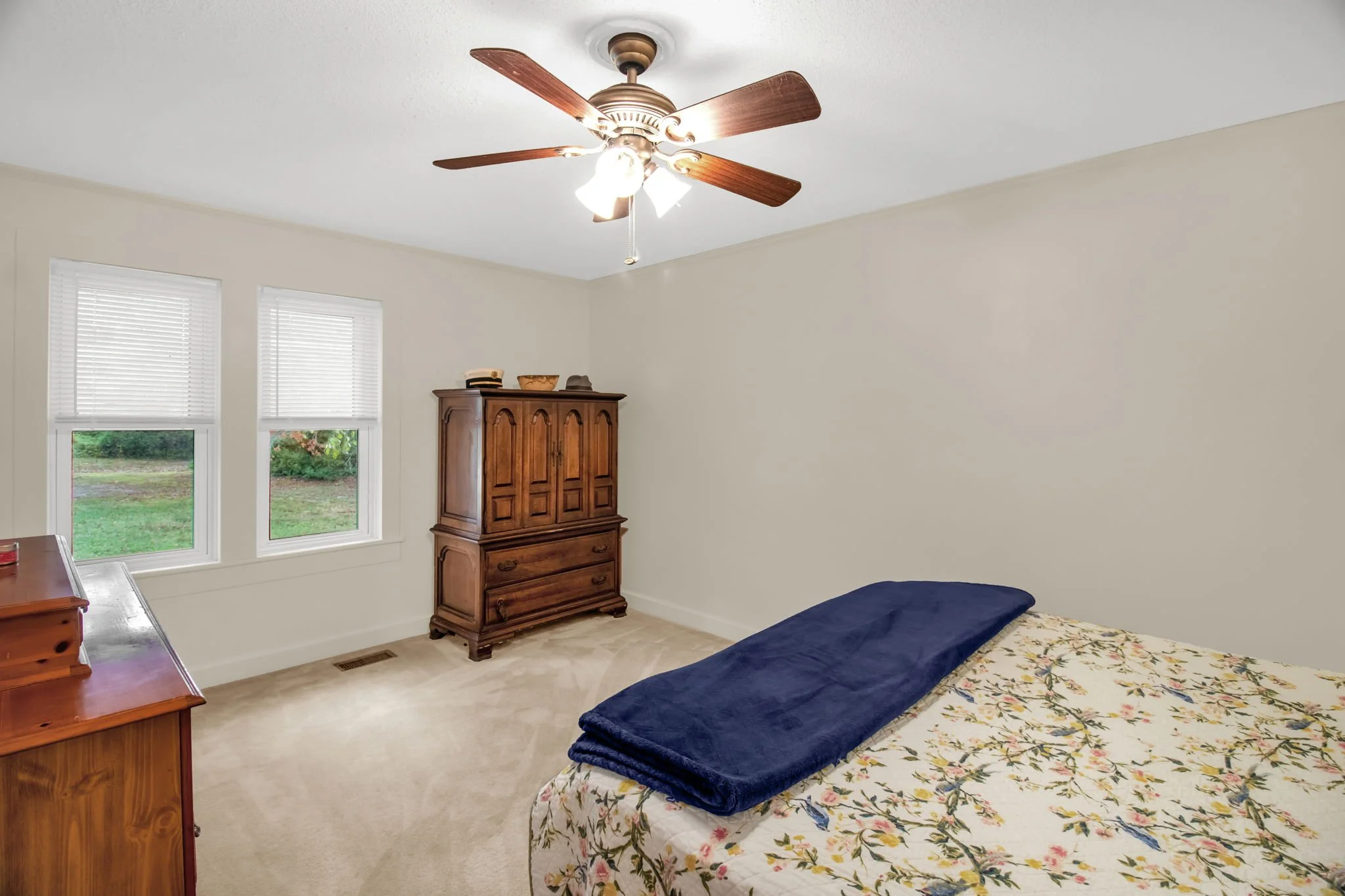 14-web-or-mls-8212 Brann Rd-14.jpg