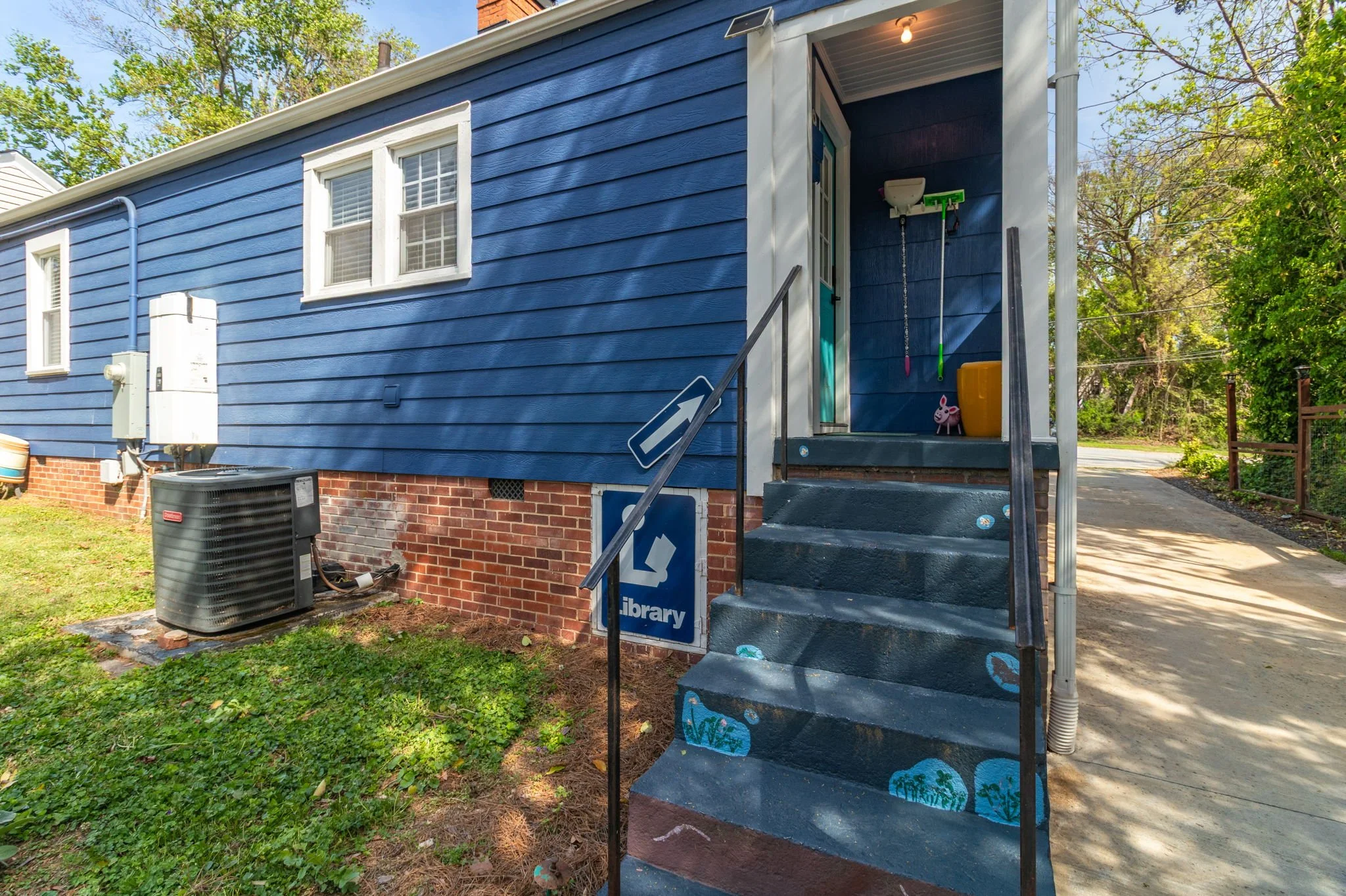 22-web-or-mls-903 W Wendover Ave-22 (2).jpg