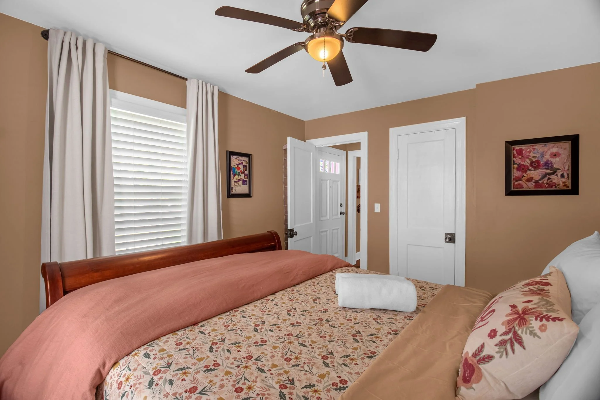 21-web-or-mls-903 W Wendover Ave-21 (2).jpg
