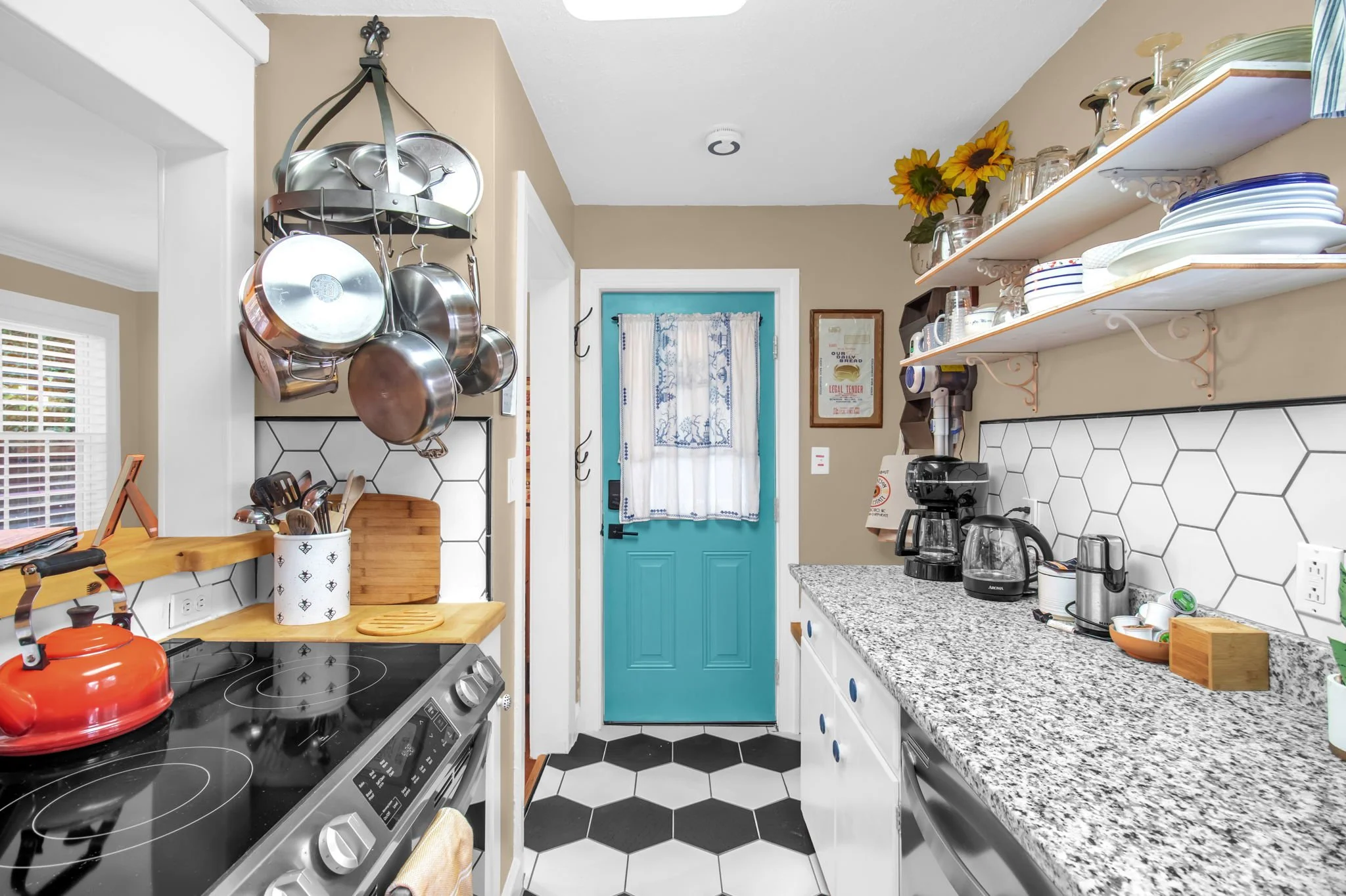 48-web-or-mls-903 W Wendover Ave-17.jpg