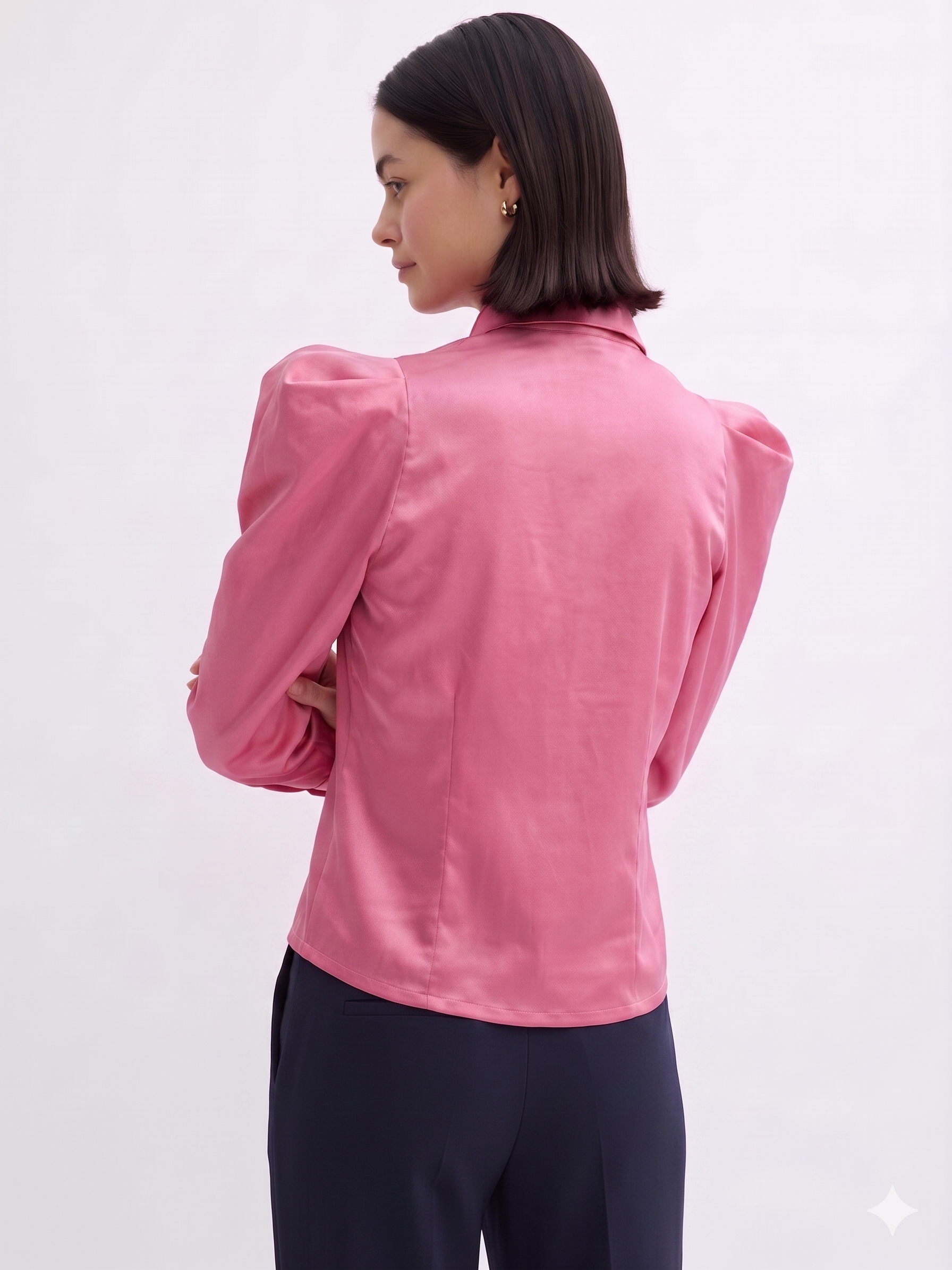 Hinten Pinke Bluse - Angelika Kauffmann.png
