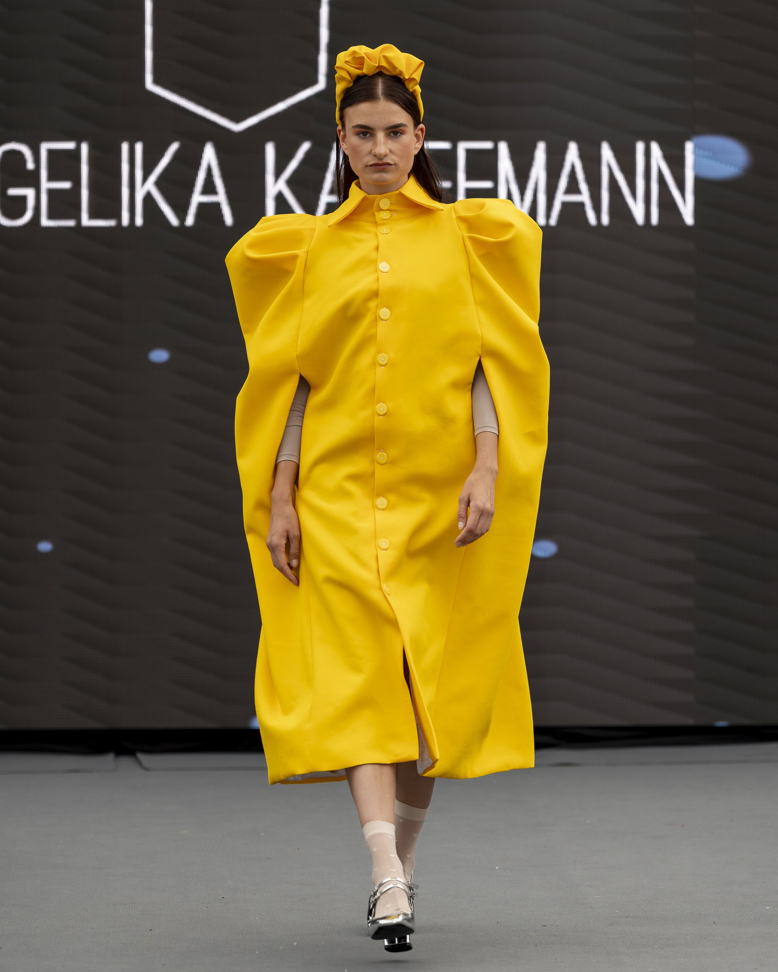 Cape Gelb Angelika Kauffmann.jpg