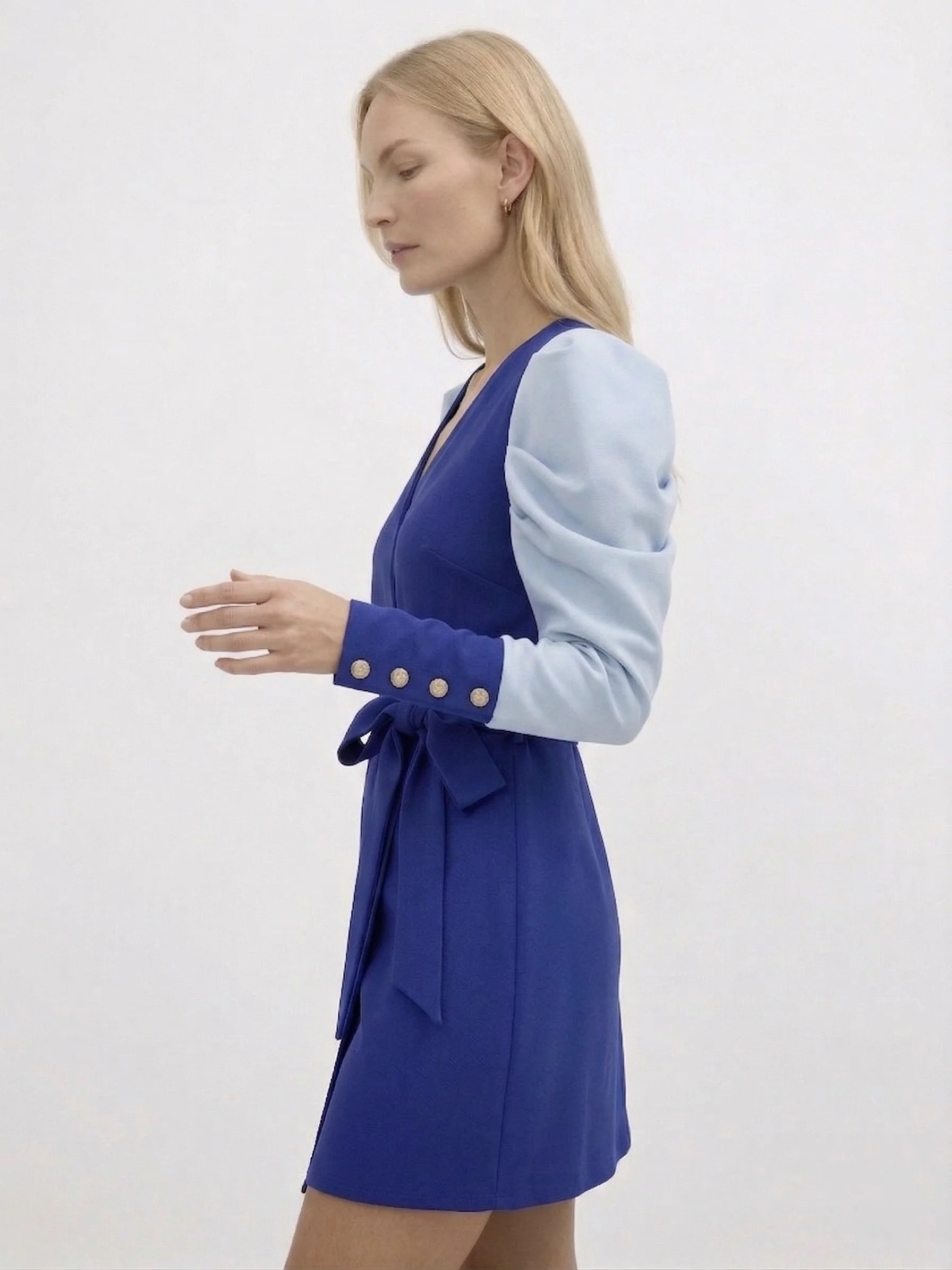 blaues wickelkleid seitlich angelika kauffmann.jpeg